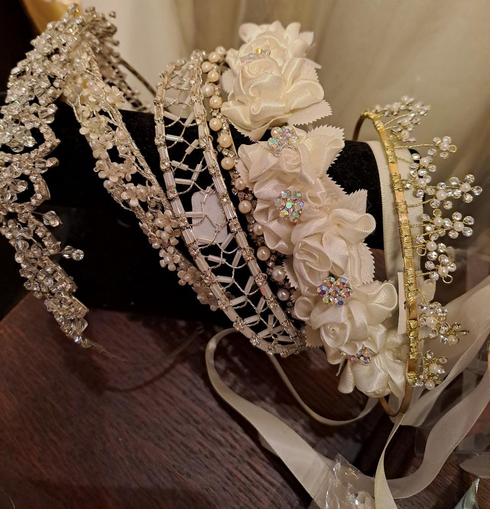 bruids accessoires 6 haarbanden en kroontjes, Ophalen of Verzenden, Nieuw, Accessoires