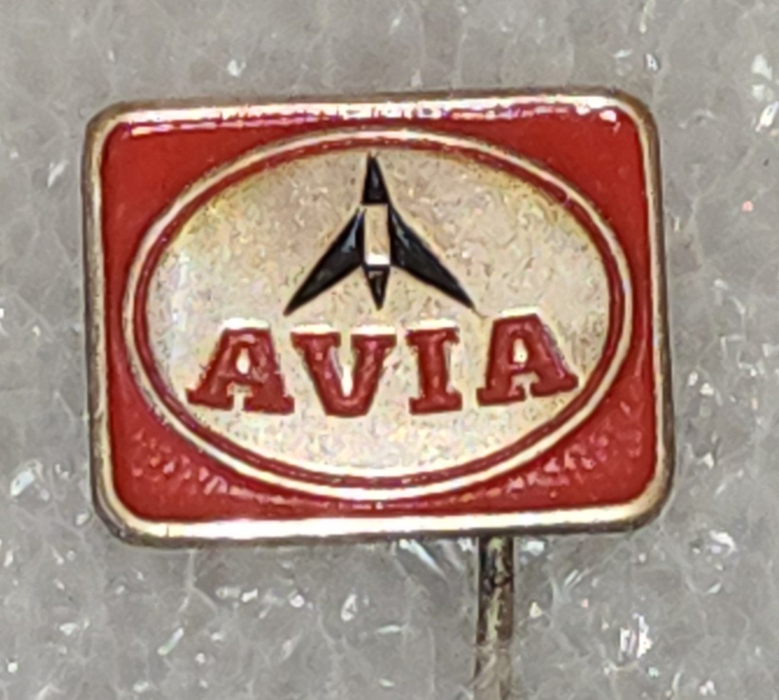 Vintage AVIA Speldje, Verzamelen, Ophalen of Verzenden, Gebruikt, Merk, Speldje of Pin