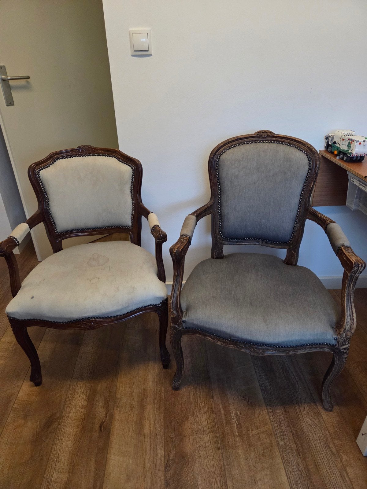 Set van 2 antieke stoelen - stof aan vervanging toe, Ophalen