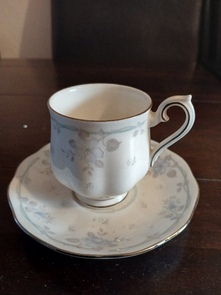 Royal Albert Satin Rose dames kop en schotel, Ophalen of Verzenden, Zo goed als nieuw, Porselein, Kop en/of schotel