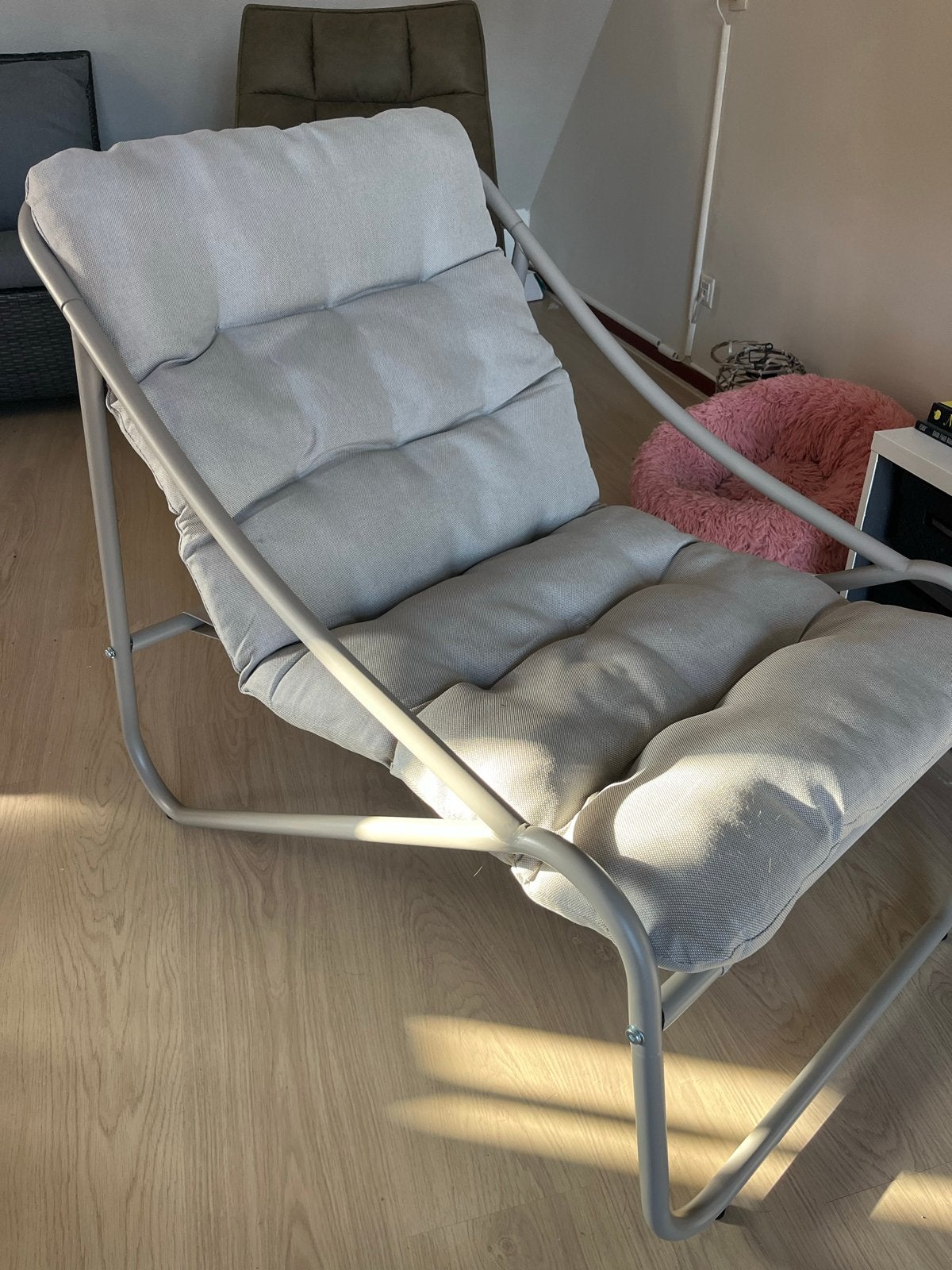 Comfortabele grijze tuinstoel met kussen, Ophalen, Nieuw, Metaal