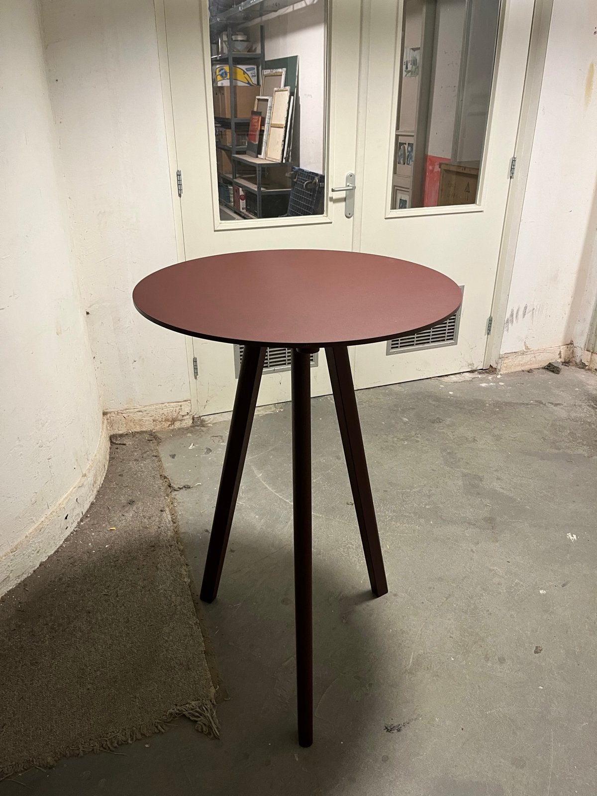 HAY CPH20 Ronde Tafel - Bordeaux Linoleum & Eiken Frame, Ophalen, Zo goed als nieuw