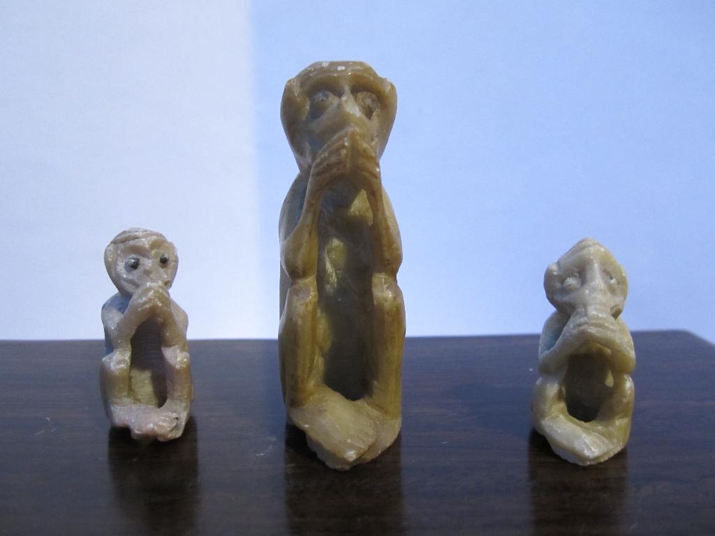 3 apenbeeldjes van chinese speksteen (5508), Antiek en Kunst, Kunst | Beelden en Houtsnijwerken, Ophalen of Verzenden, Steen of Keramiek