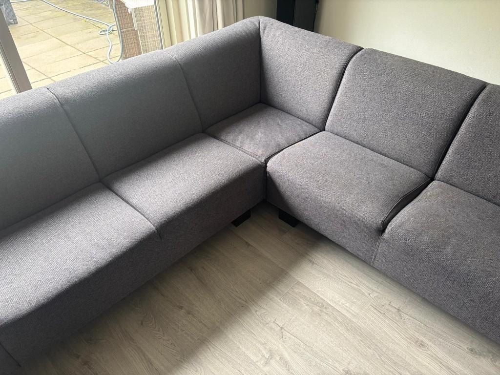 Hoekbank grijze stof met een motiefje erin, Ophalen, 250 tot 300 cm, Normaal, Minder dan 75 cm
