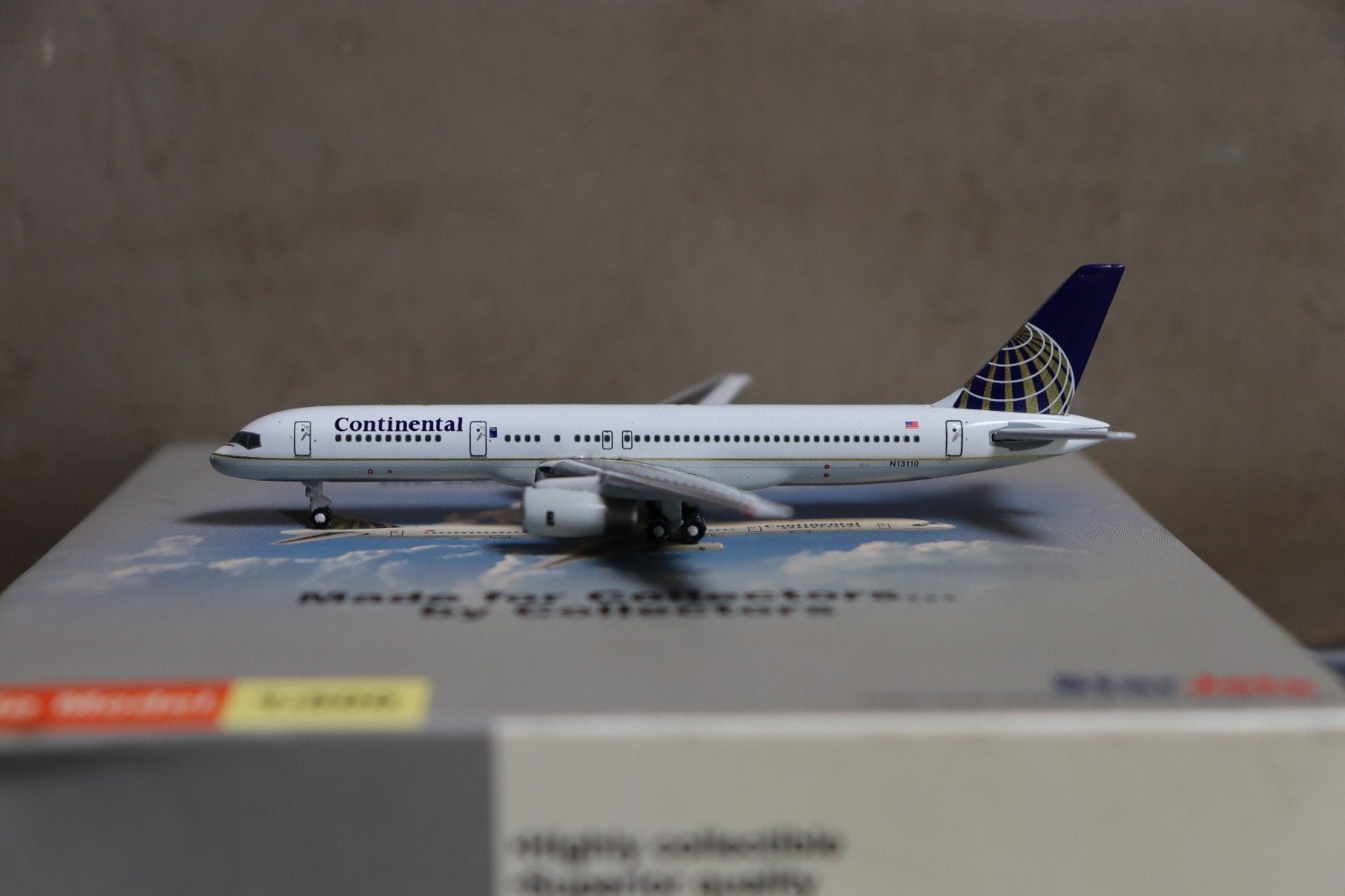 StarJets Boeing 757-200 Continental 1/500, Verzamelen, Ophalen of Verzenden, Zo goed als nieuw, Schaalmodel