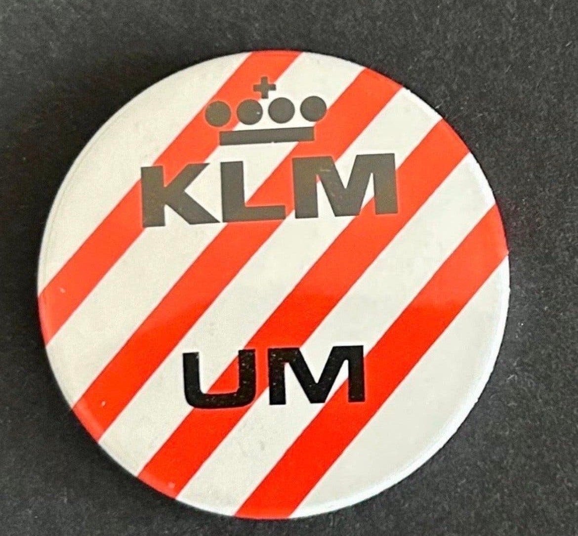 Vintage KLM 'UM' button voor onbegeleide kinderen, Verzenden, Nieuw, Gebruiksvoorwerp