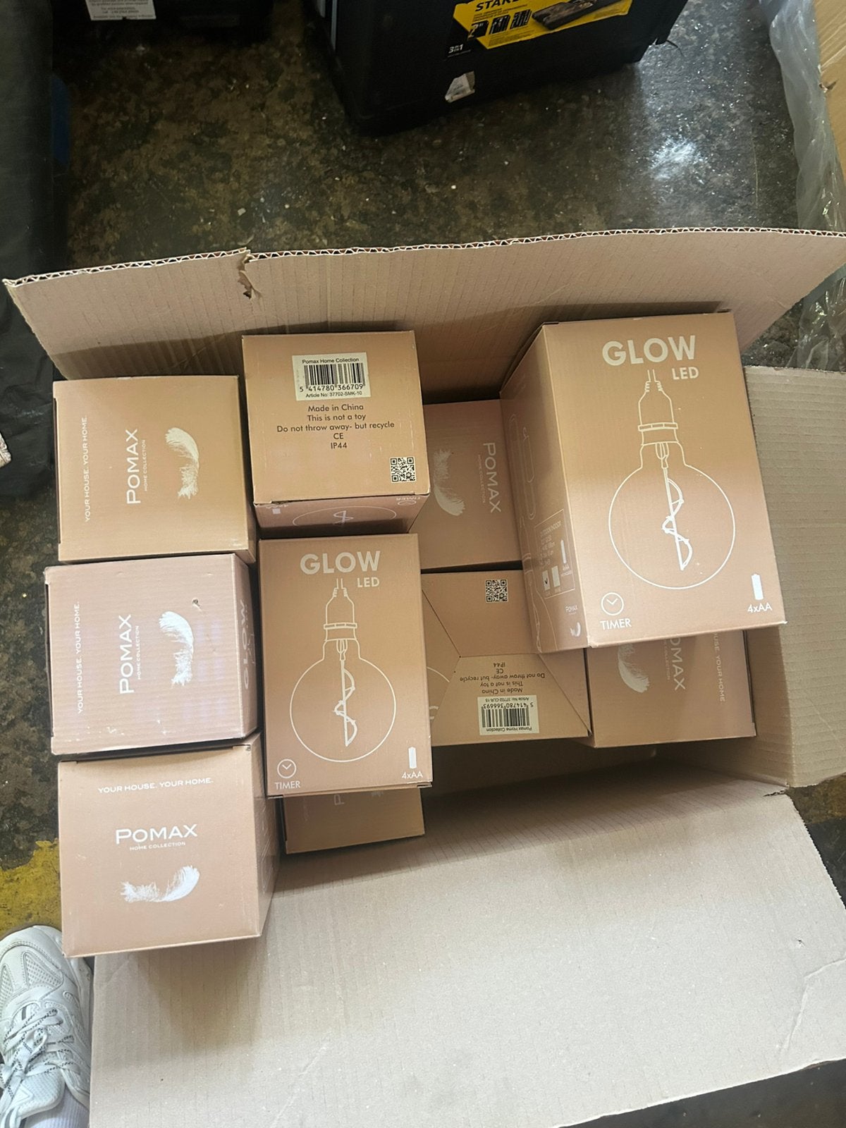 Doos met ledbulbs, Ophalen, Doos, Minder dan 35 cm, Zo goed als nieuw