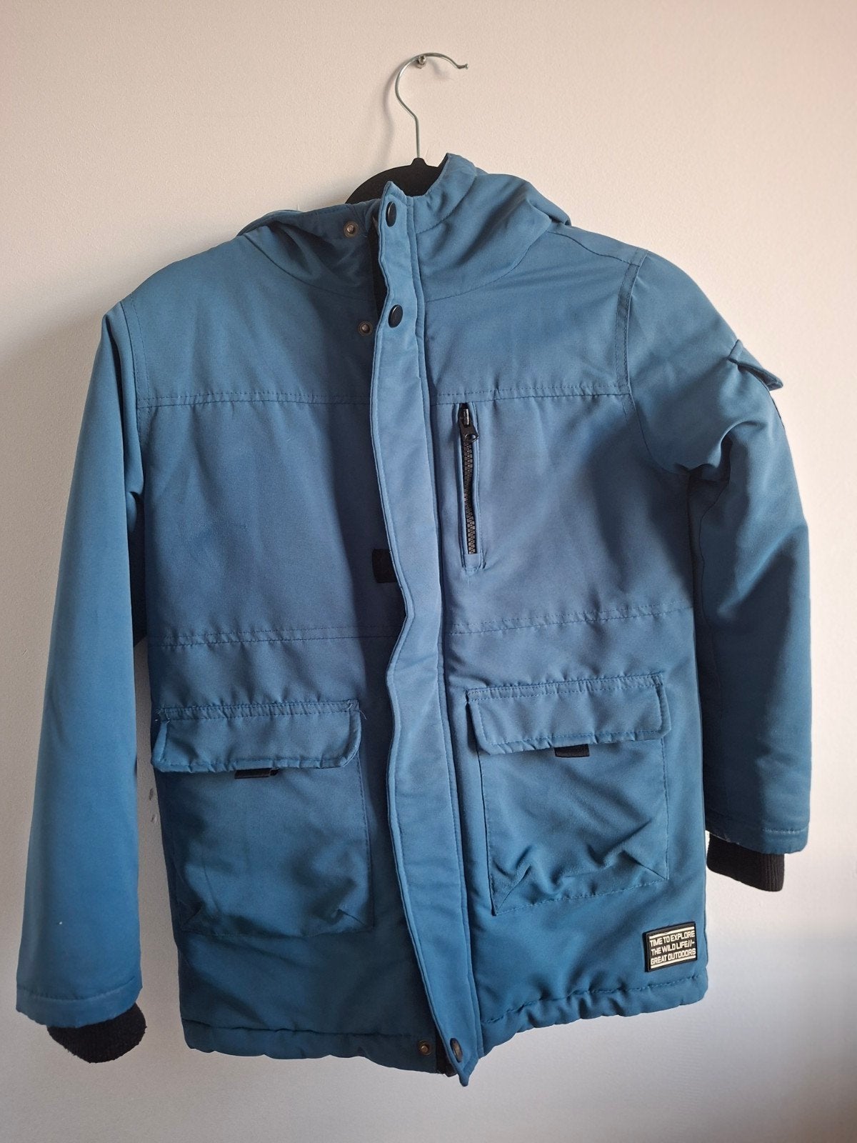 Stoere blauwe winterjas voor jongens - Maat 134/140, Kinderen en Baby's, ID, Ophalen of Verzenden, Zo goed als nieuw, Jongen