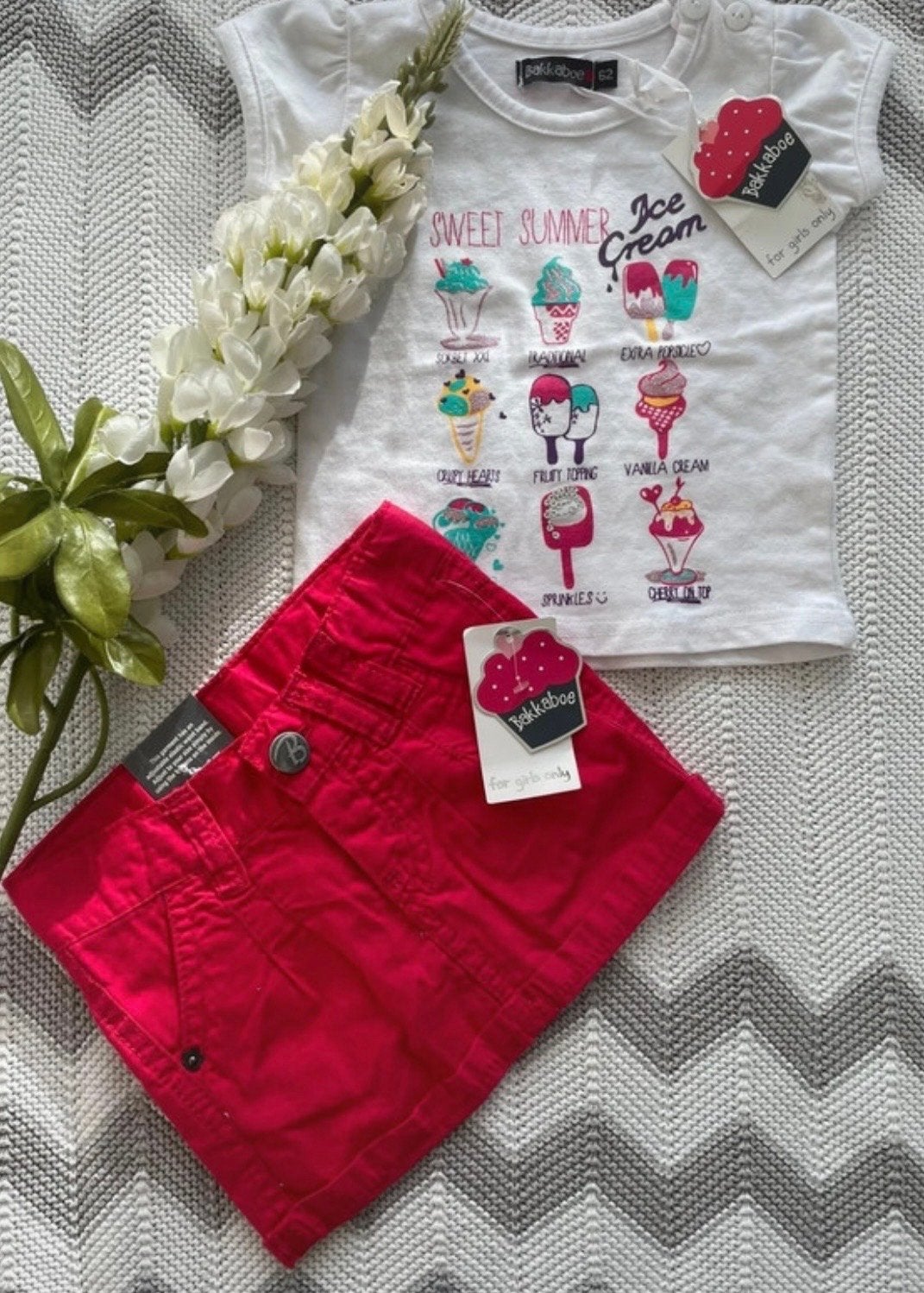 NIEUW, leuk setje fuchsia rokje en wit shirtje, Bakkaboe, 62, Ophalen of Verzenden, Nieuw, Meisje, Setje