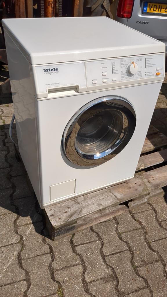 Miele Novotronic W307, Ophalen, 1200 tot 1600 toeren, Gebruikt, 4 tot 6 kg