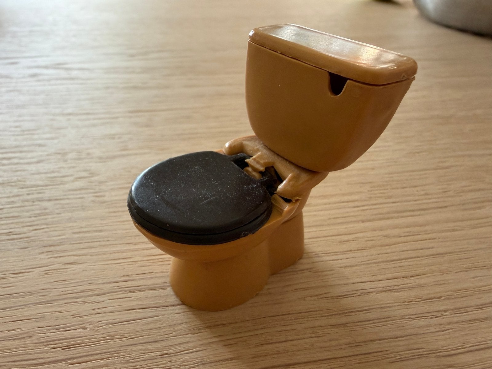 Gratis - toiletje voor poppenhuis., Ophalen, Gebruikt