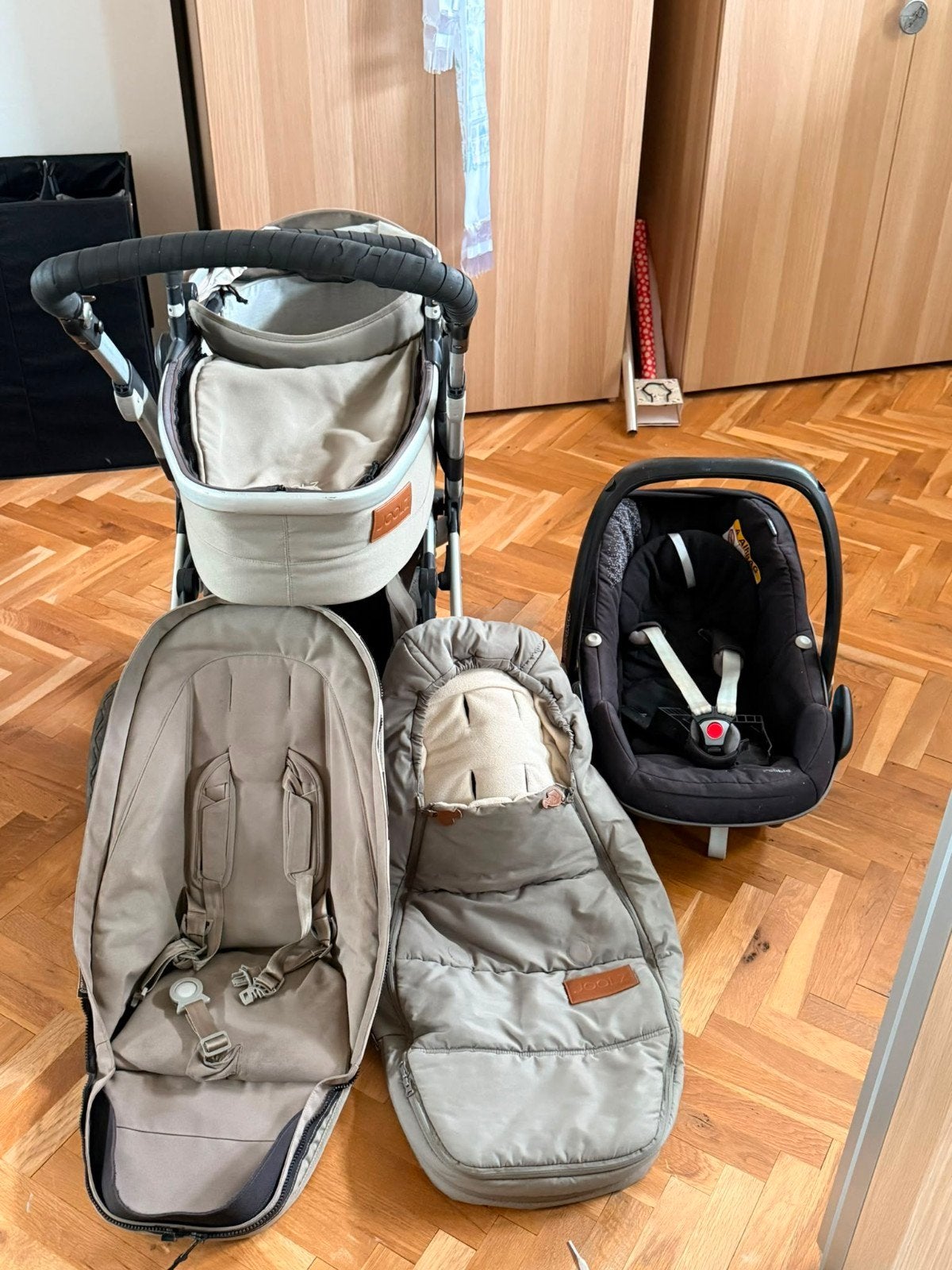 Joolz Taupe 2-in-1 Kinderwagen met Maxi-Cosi Pebble, Kinderen en Baby's, Kinderwagens en Combinaties, Gebruikt, Combiwagen, Overige merken