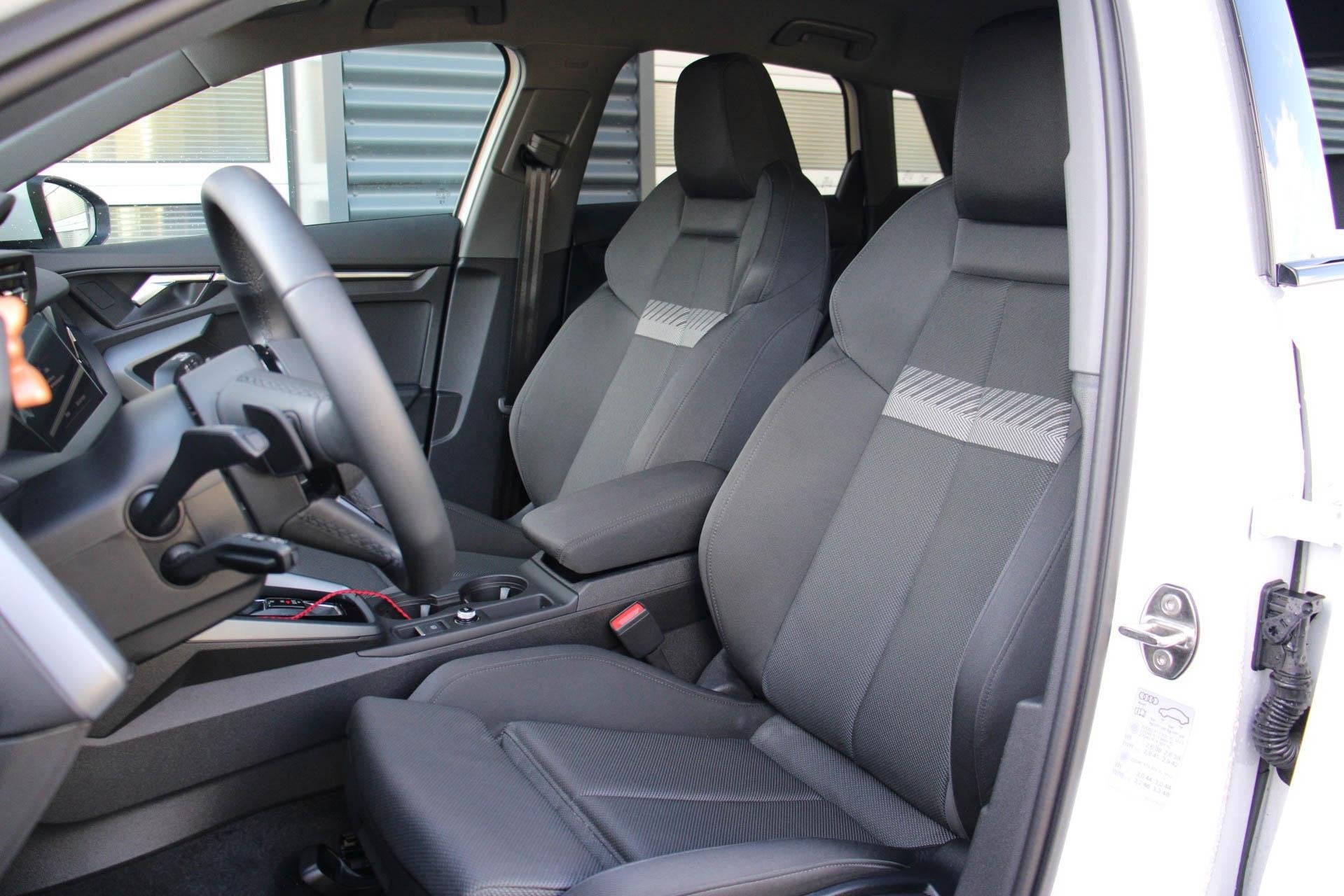 Audi A3 Sportback 40 TFSIe 204pk Pro Line | Trekhaak | 18" V, 12 maanden, Stof, 1498 cc, 4 cilinders