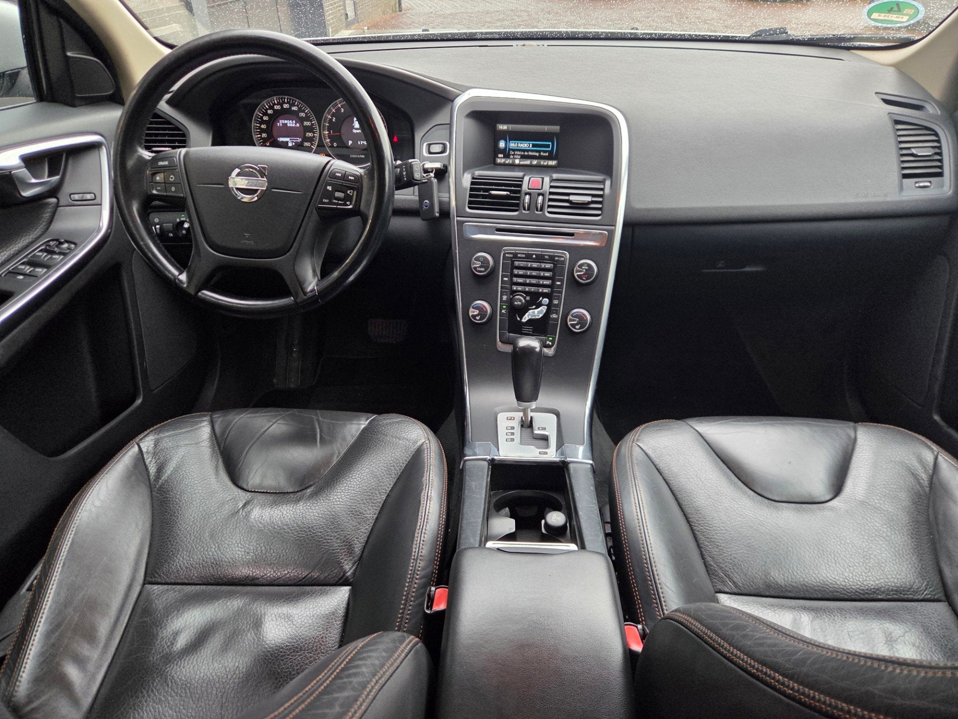 Volvo XC60 2.0 T5 Kinetic | LPG | Automaat | Leer | Clima |, Auto's, Euro 5, Zwart, 4 cilinders, Leder