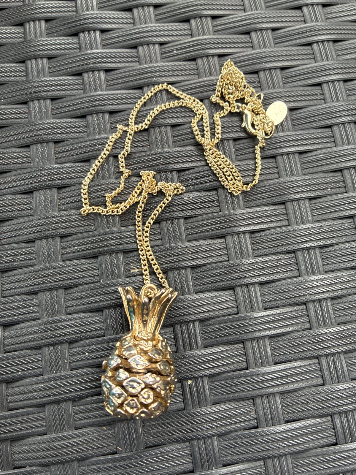 Gouden ketting met ananashanger, Gebruikt, Ophalen of Verzenden, Goud, Overige materialen