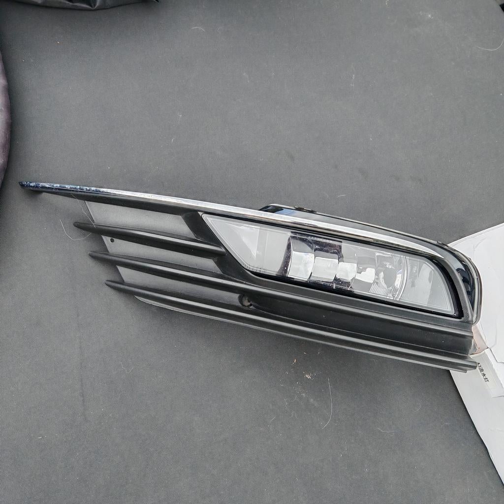 Audi A3 Mistlamp met Grill - Nieuw, Auto-onderdelen, Verlichting, Ophalen of Verzenden