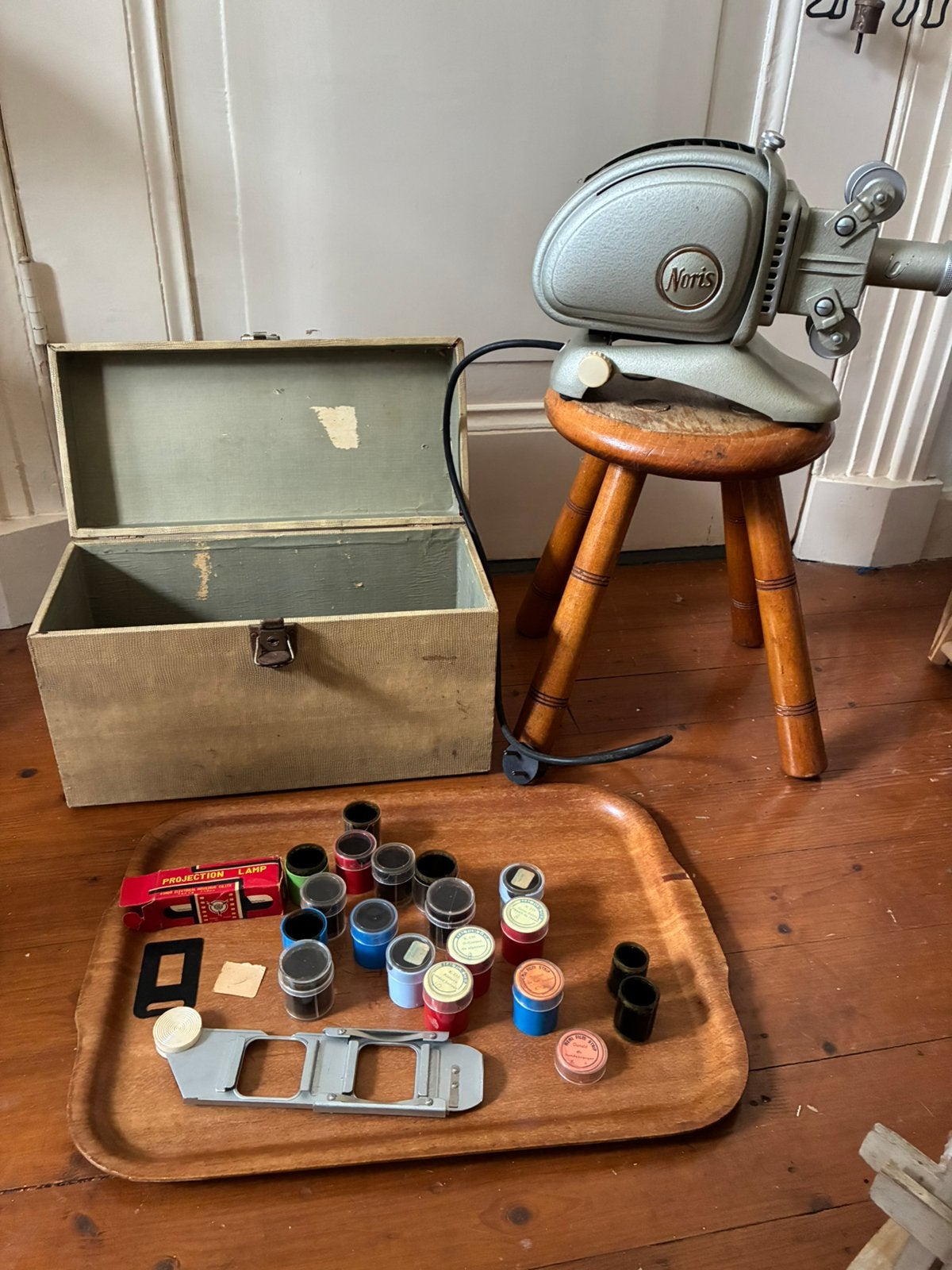 Noris diaprojector toverlantaarn in kist + rolletjes + lamp, Verzamelen, Ophalen of Verzenden, 1940 tot 1960, Projector