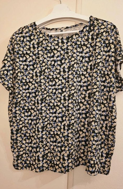 Hema T-shirt met bloemenprint - Maat L, Zwart, Maat 42/44 (L), Ophalen of Verzenden, Korte mouw