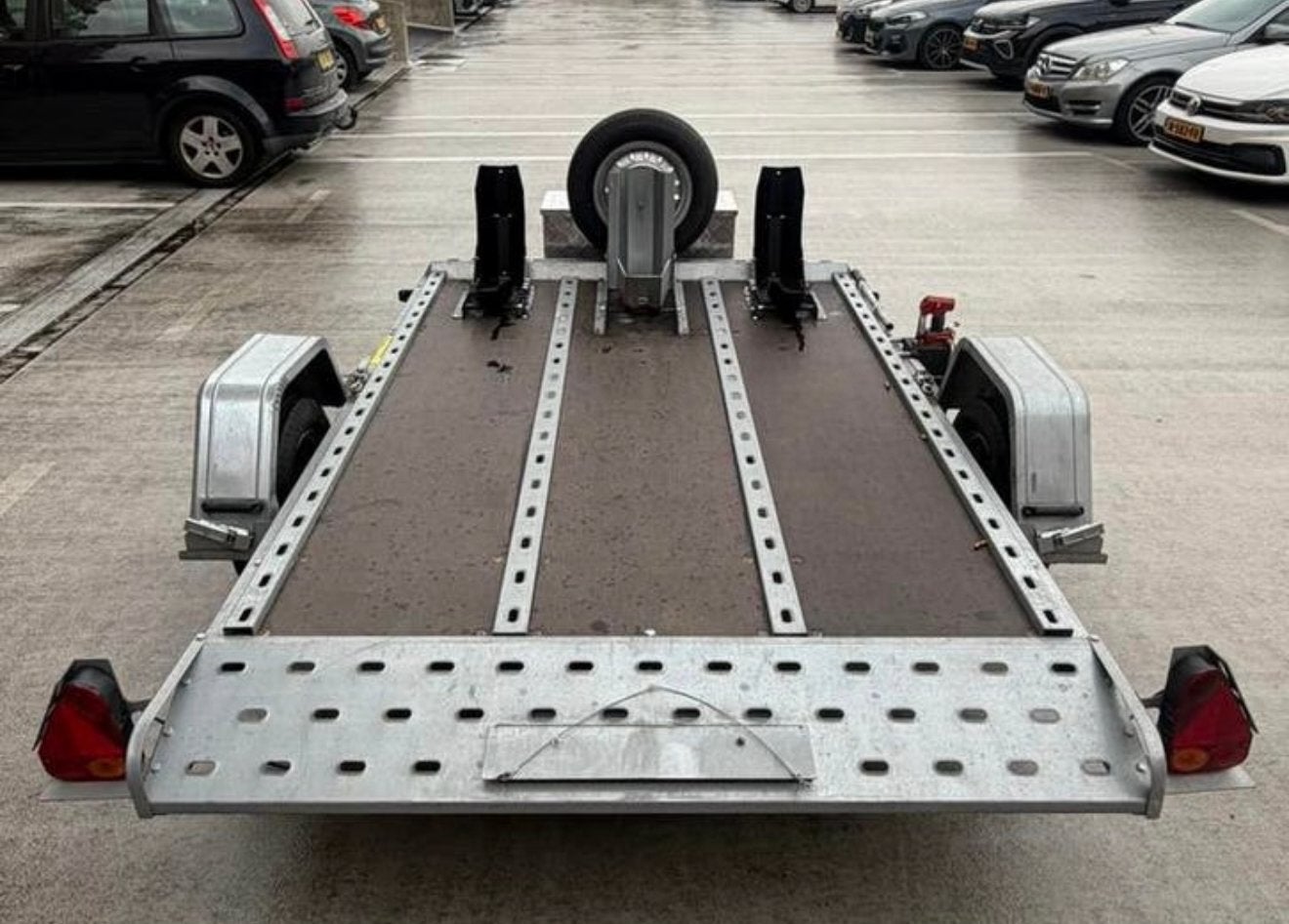 Luxe motortrailer met hydraulische zakbare vloer te huur, Aanhangwagen