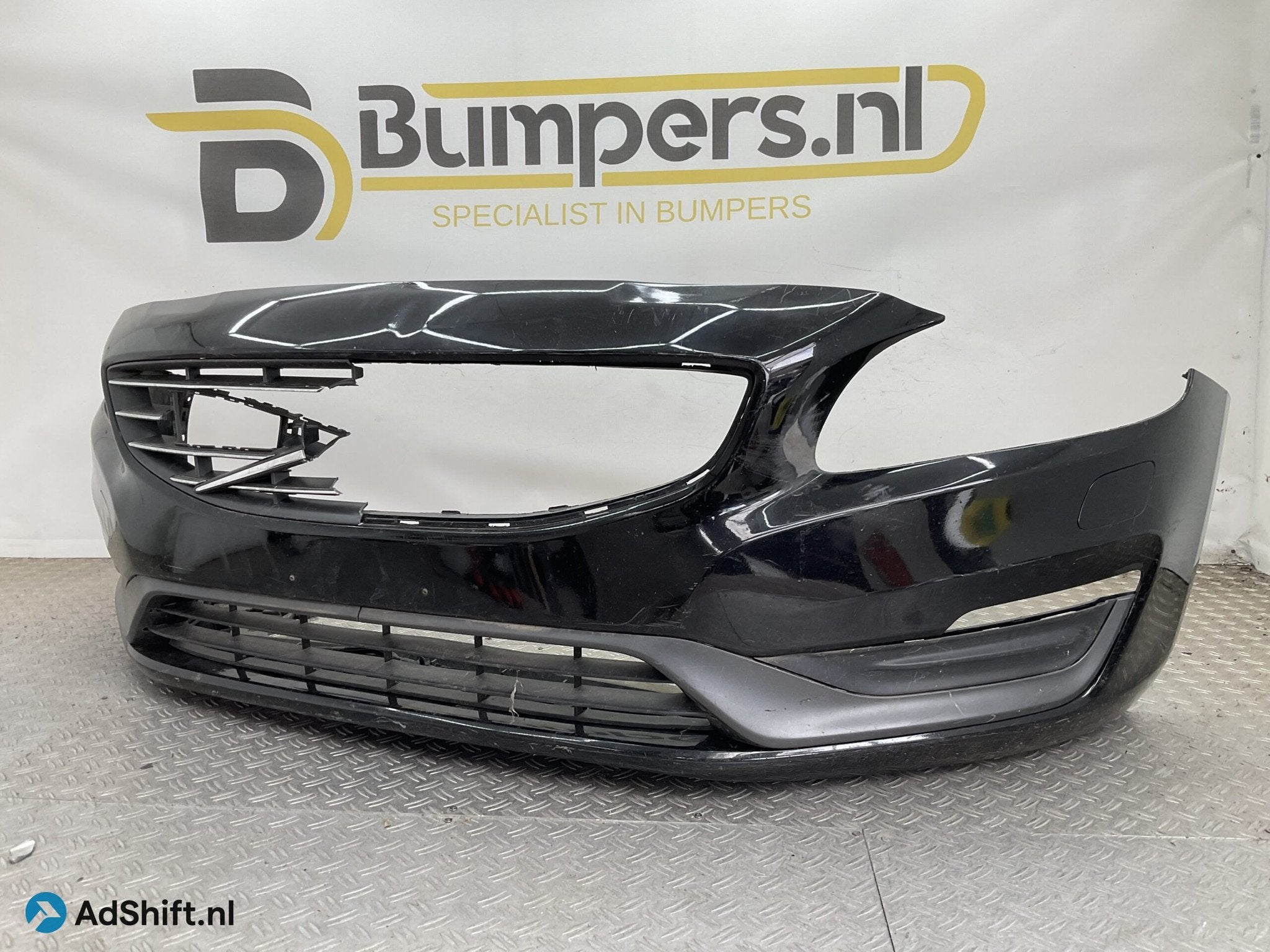 BUMPER Volvo V60 S60 2018-2022 31323831 VOORBUMPER E5-20996, Bumper