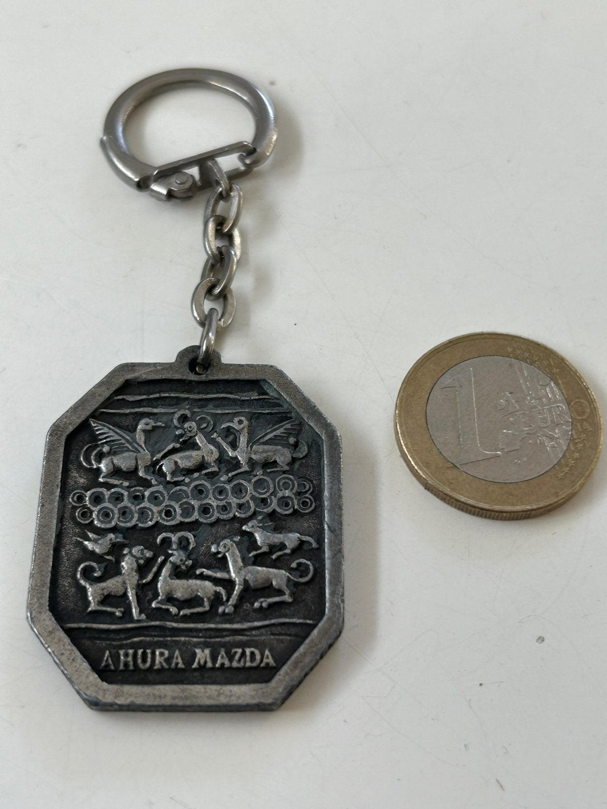Vintage metalen sleutelhanger Ahura Mazda gloeilampenfabriek, Ophalen of Verzenden, Gebruikt, Overige typen