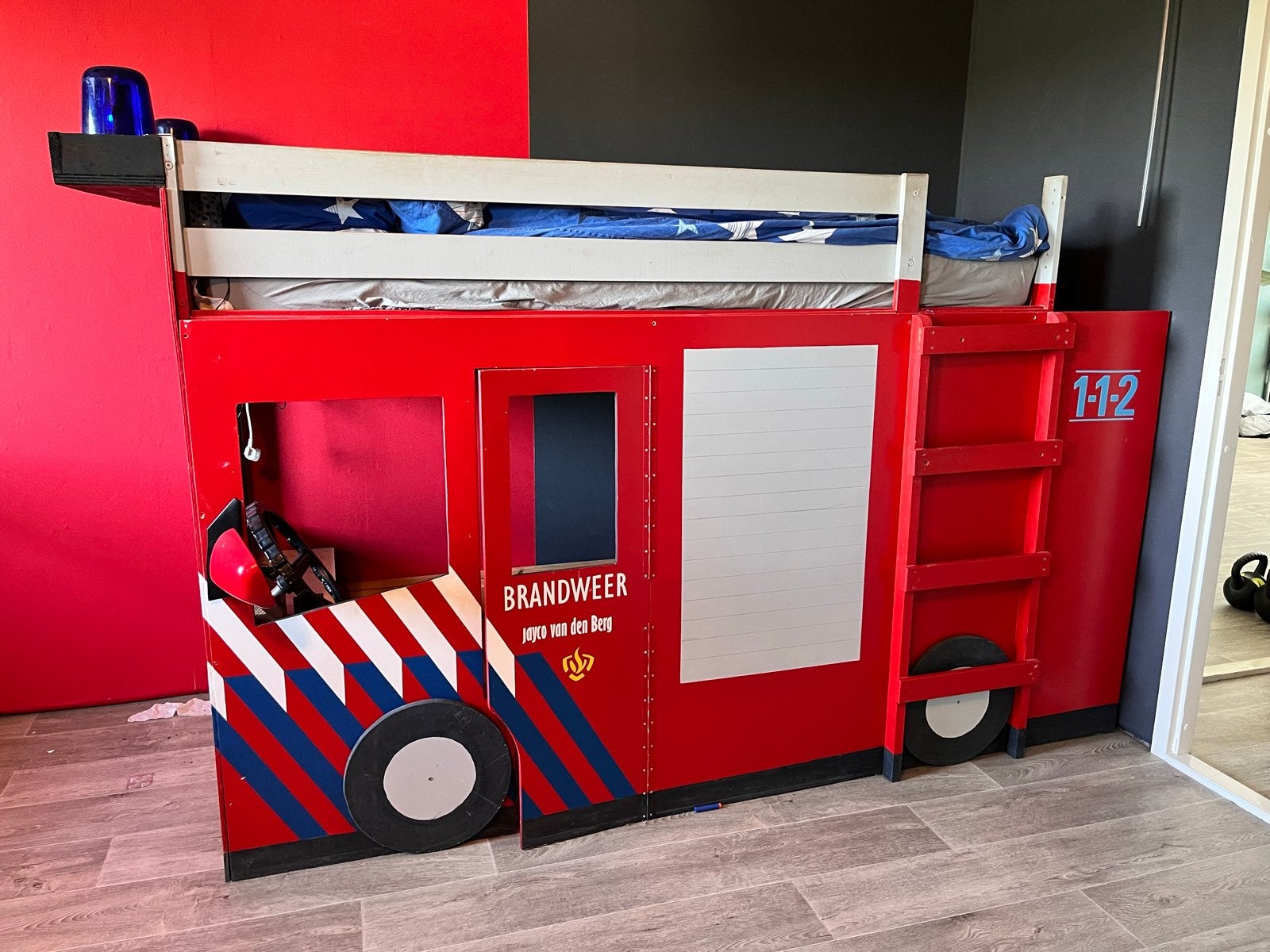 Brandweerbed met zwaailichten en stuur, Ophalen, Gebruikt, 90 cm, Eenpersoons