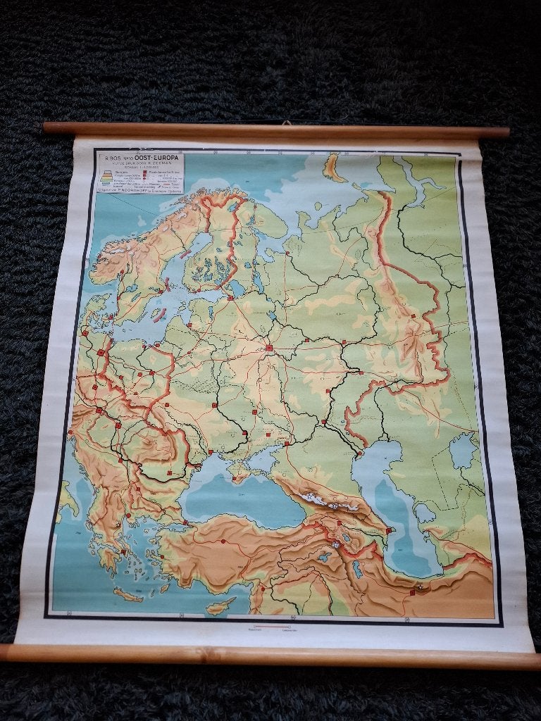 Oude schoolkaart Oost-Europa R Bos en K Zeeman., Ophalen, Aardrijkskunde