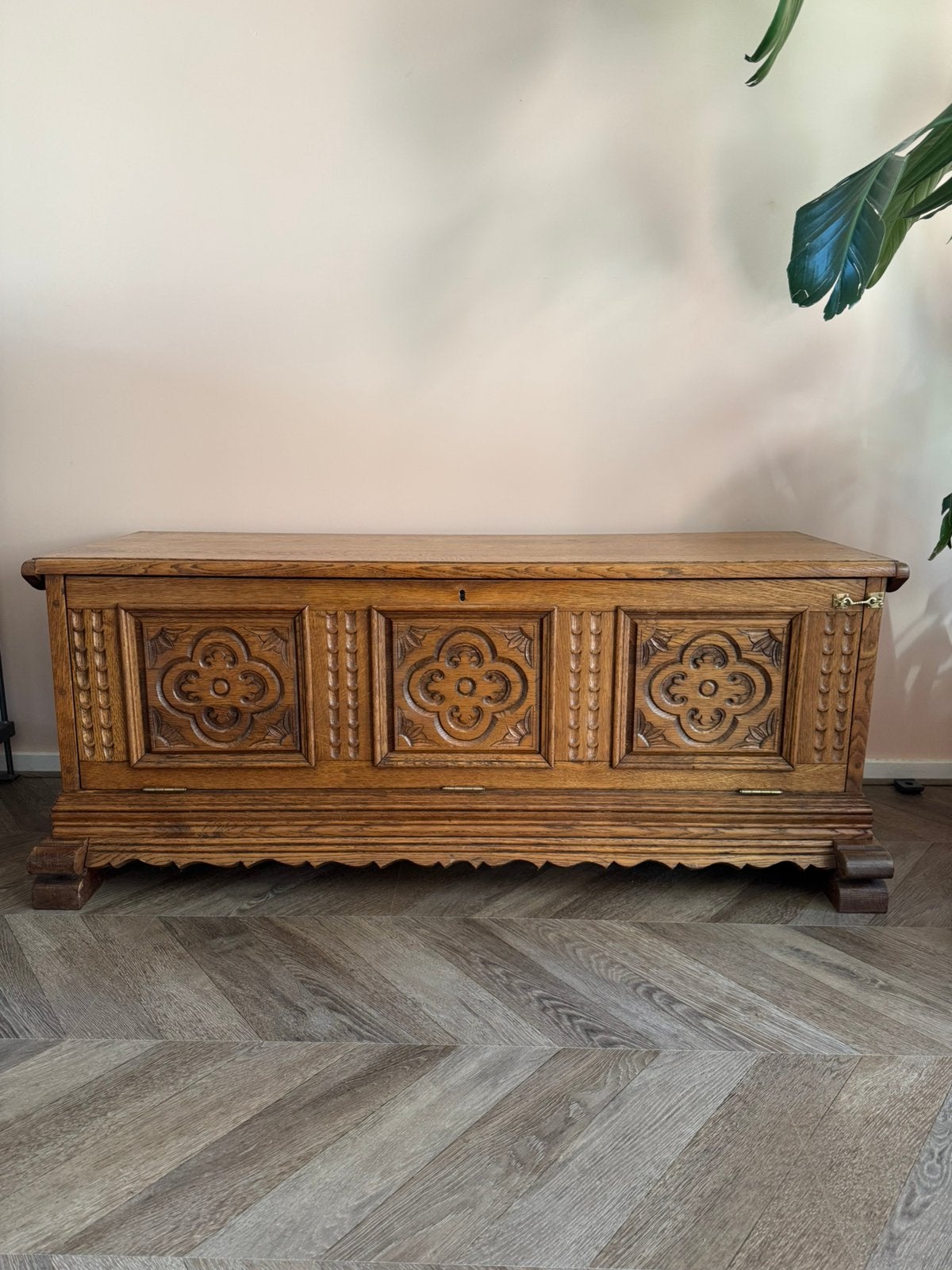 Vintage dekenkist eiken/ tv kast met bloemen, Ophalen, 50 – 75, Gebruikt, Eikenhout
