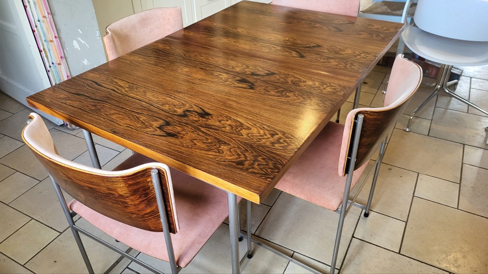 Strakke uitschuifbare eettafel met minimalistisch design voo
