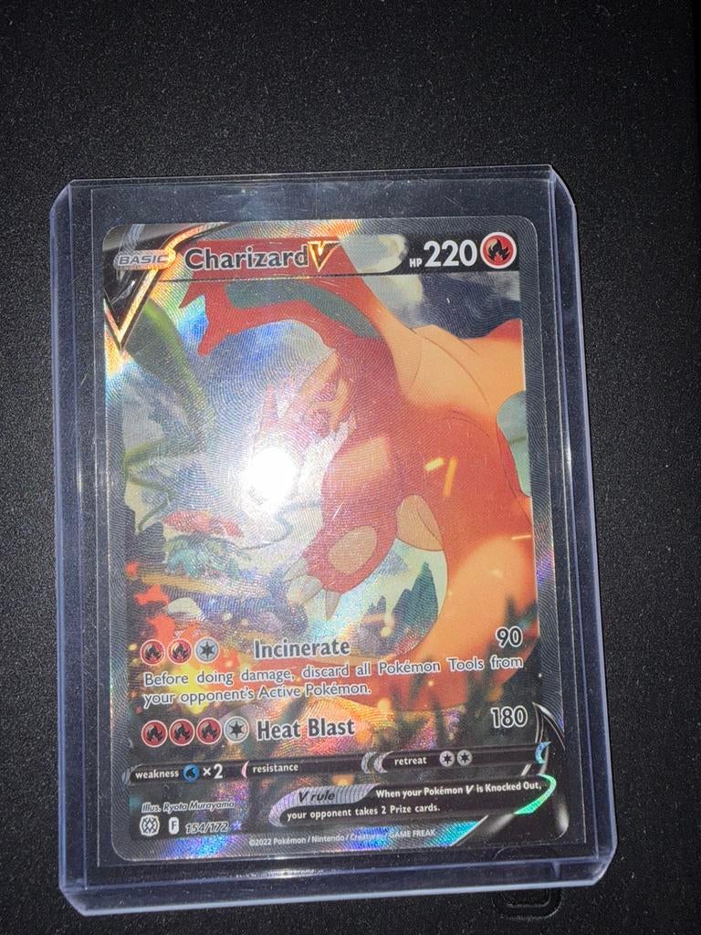 Charizard v #154 alternate art, Ophalen of Verzenden, Zo goed als nieuw