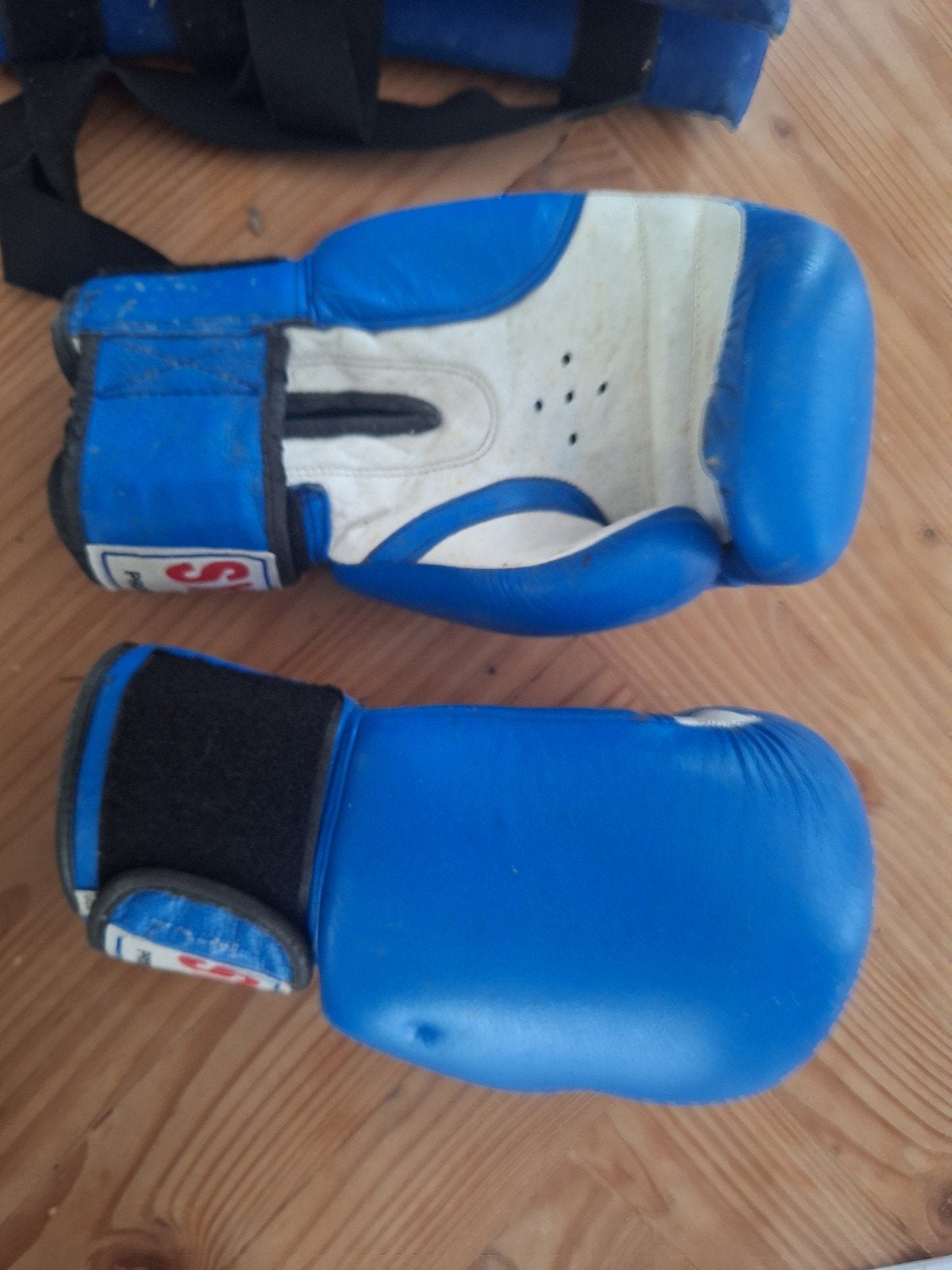 kickbox en mma handschoenen en scheenbeschermers, Ophalen of Verzenden, Gebruikt, Bokshandschoenen