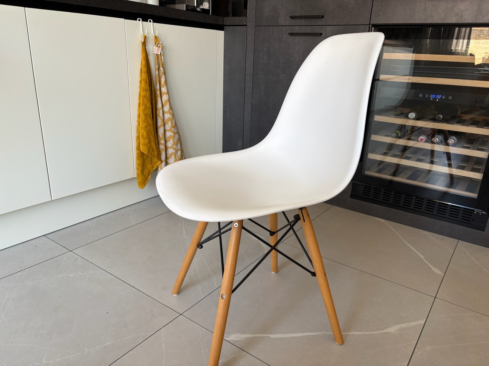 Vier witte kuipstoelen - Industrieel design, Ophalen, Gebruikt, Wit, Vier