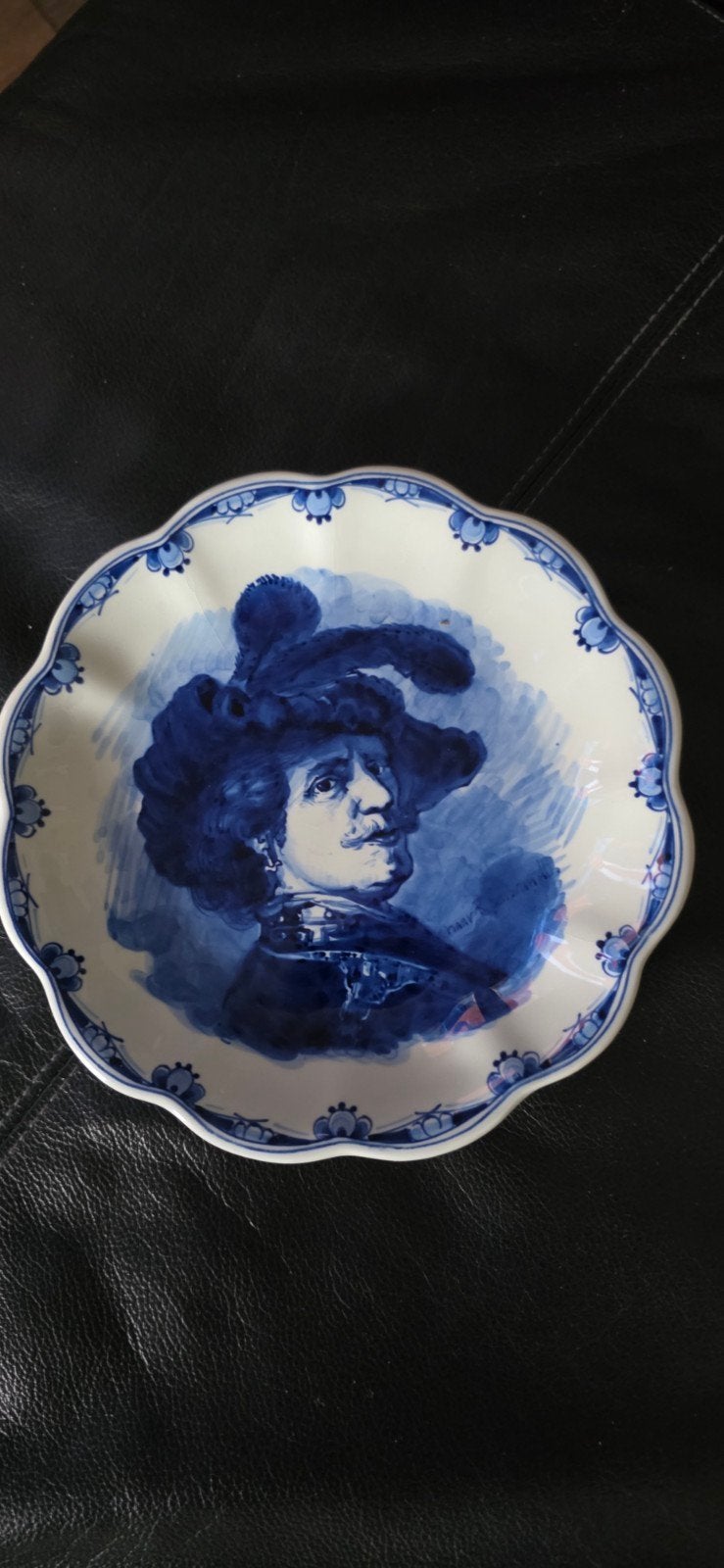 Delfts Blauw sierbord met Rembrandt-portret, Ophalen