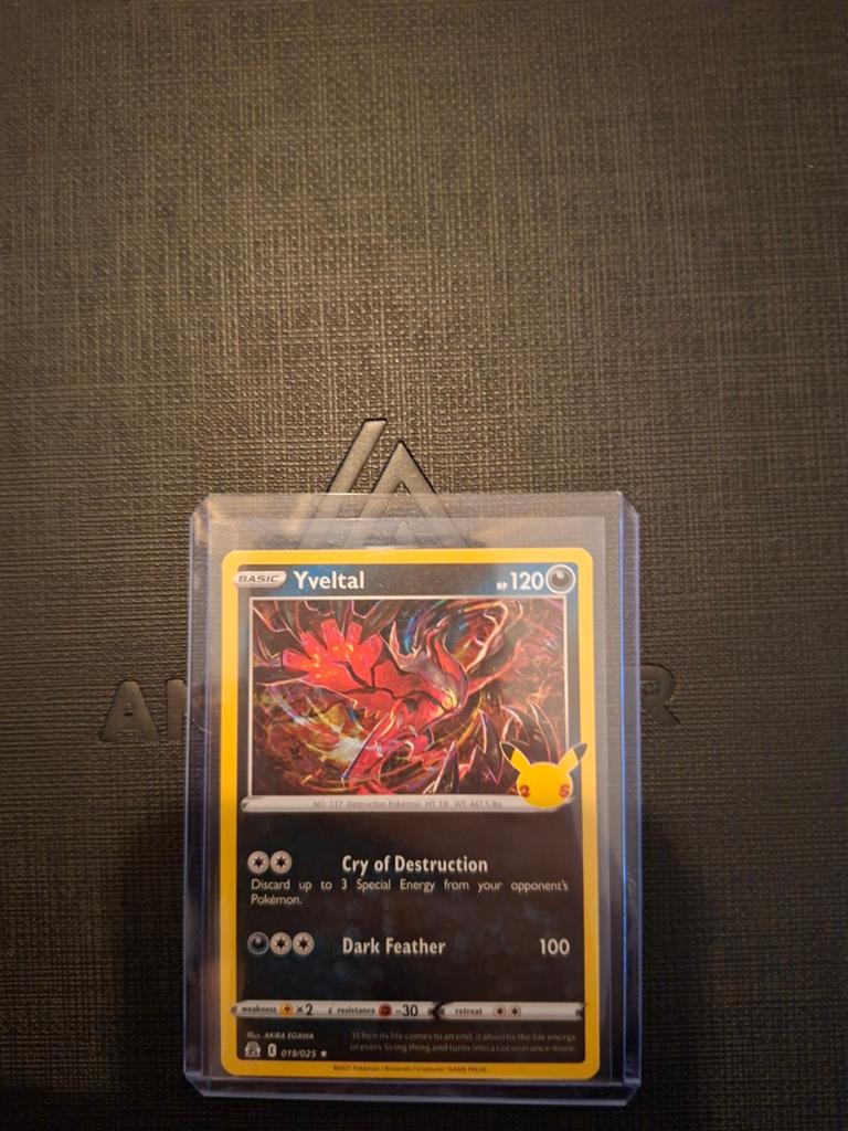 Pokémon Yveltal Celebrations 25th Anniversary Kaart, Ophalen of Verzenden, Zo goed als nieuw, Losse kaart