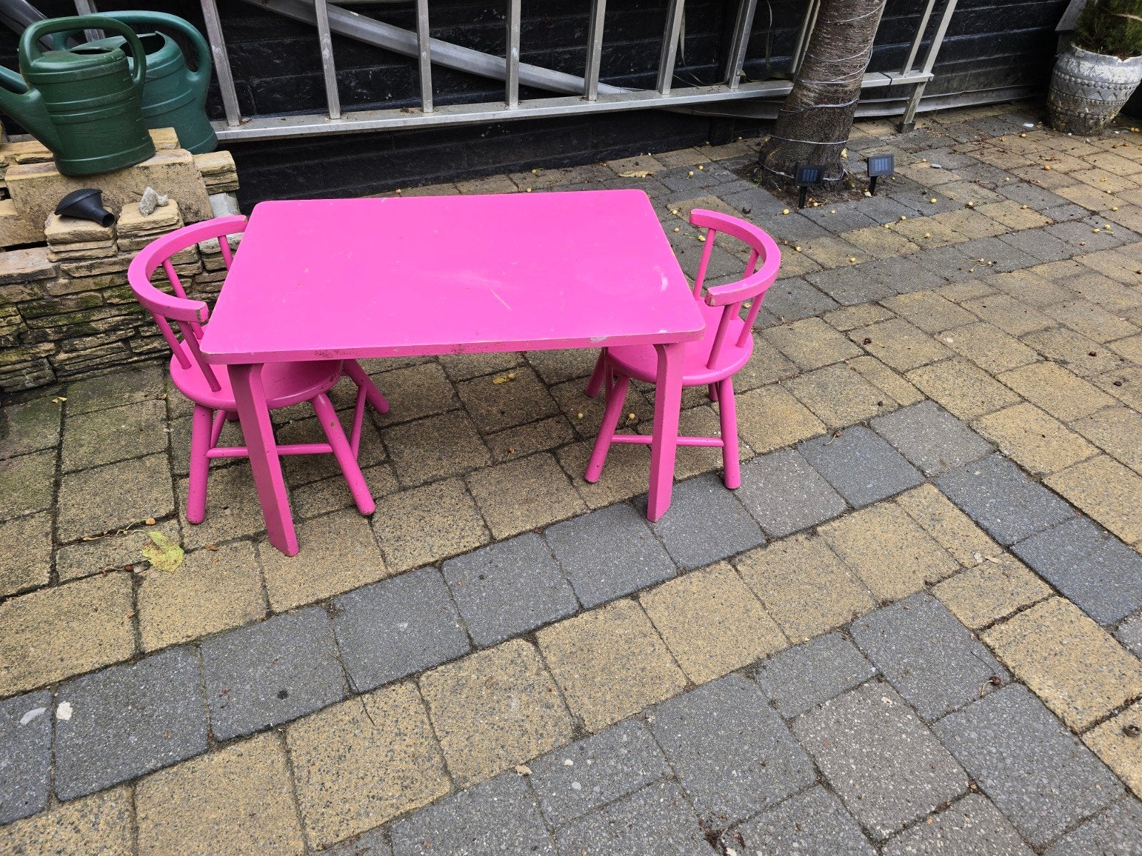 Kindertafel en 2 stoeltjes, Kinderen en Baby's, Kinderkamer | Tafels en Stoelen, Ophalen of Verzenden, Gebruikt, Tafel(s) en Stoel(en)