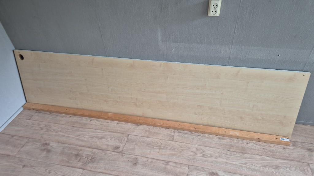 Werkblad licht beuken 2.65 cm met gat voor kabels, Ophalen, Gebruikt, Hout, 20 tot 50 mm