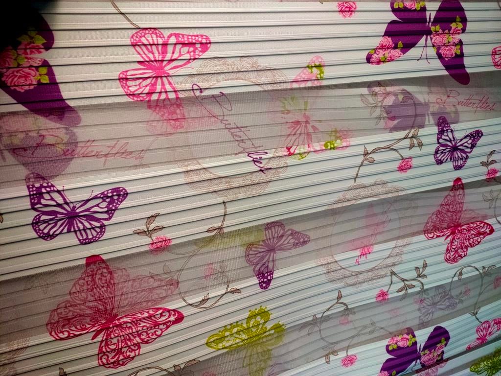 Vlinder rolgordijn met kralen - Wit/Paars/Roze, Ophalen, Gebruikt, 100 tot 150 cm, Speels, Vrolijk, Elegant
