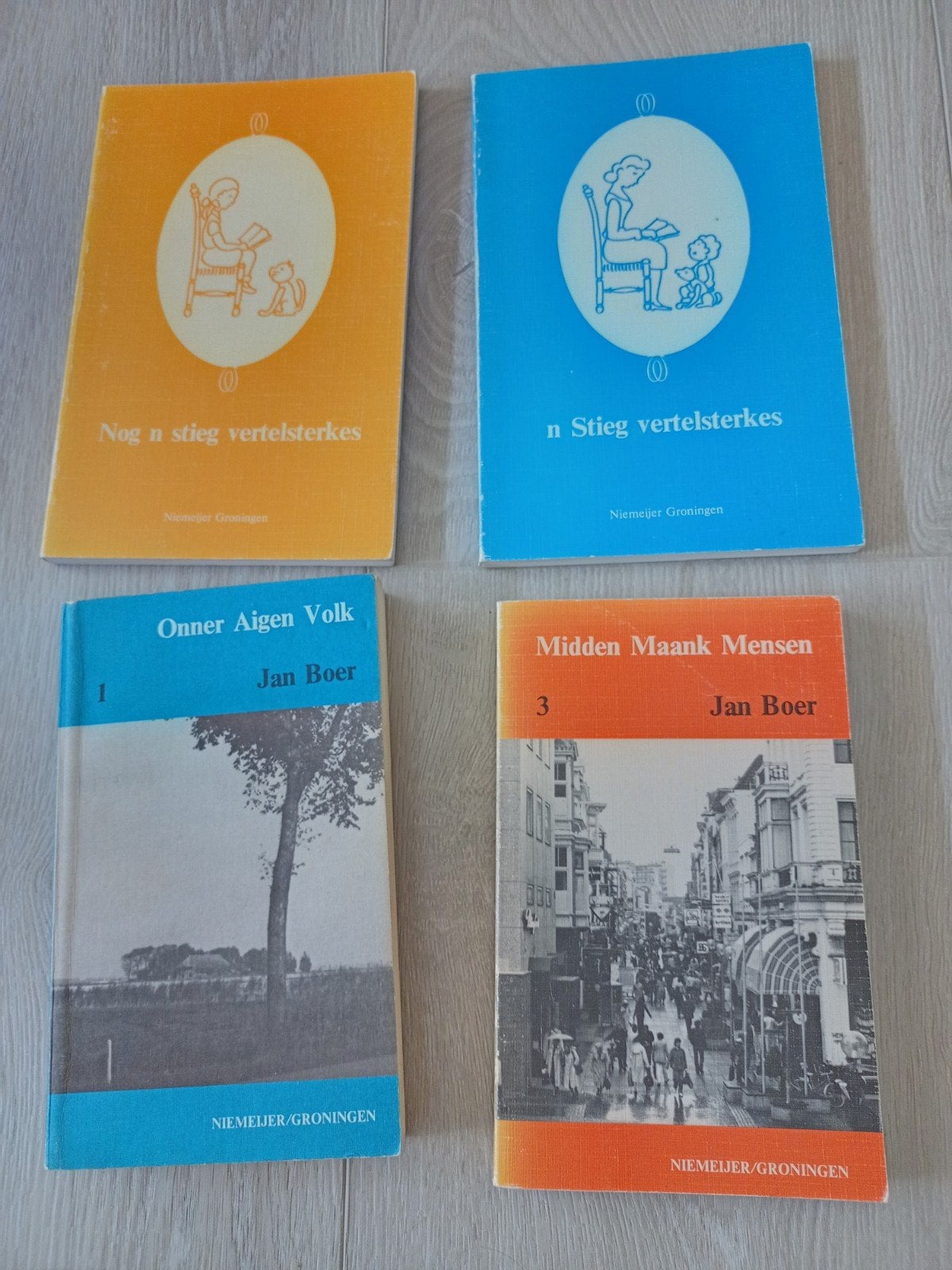 Jan Boer boeken: Onner Aigen Volk, Midden Maank Mensen, Ophalen of Verzenden, Gelezen, Jan Boer, Nederland