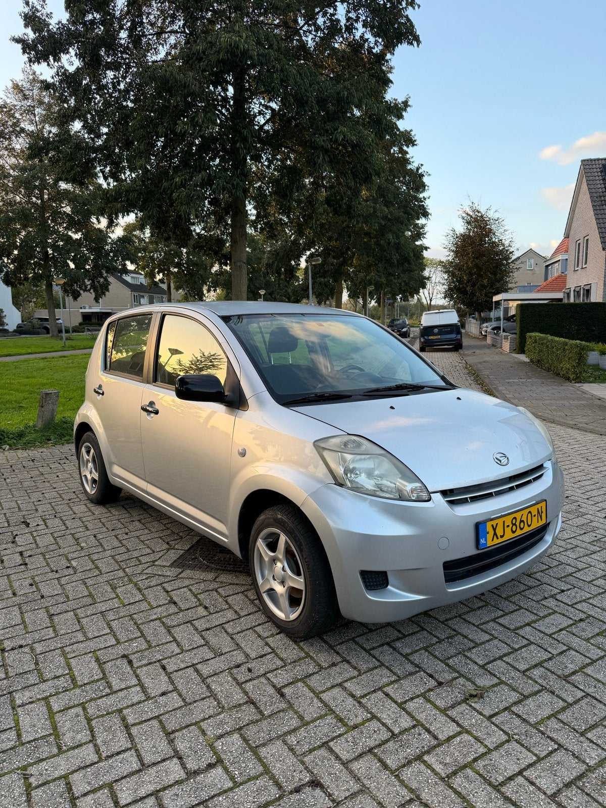 Daihatsu Sirion 1.0 | Subwoofer | Extra velgen | zomerbanden, Voorwielaandrijving, Sirion, Handgeschakeld, 3 cilinders