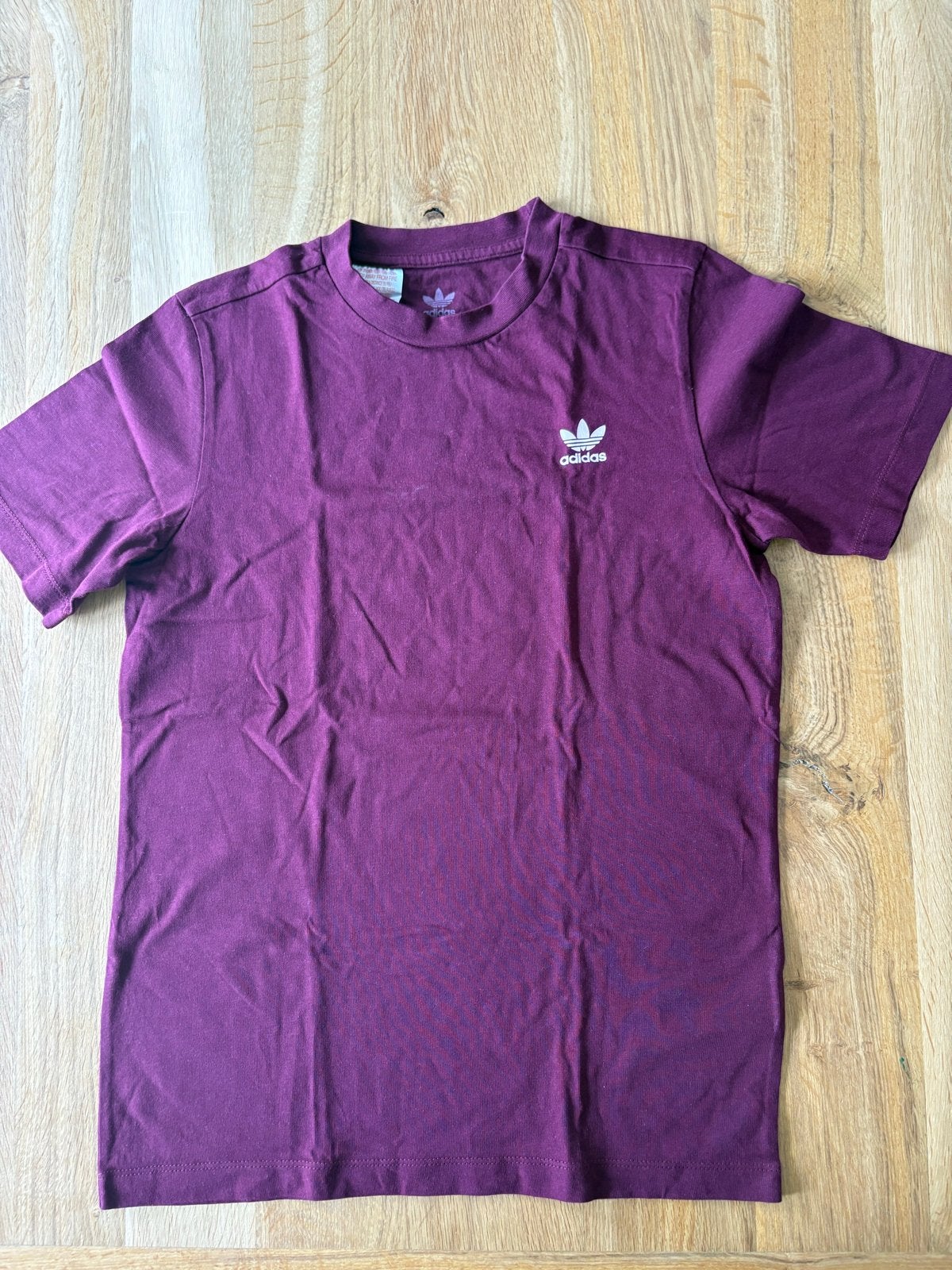 Adidas T-shirt Bordeaux maat 152 (11-12 jaar), Ophalen of Verzenden, Gebruikt, Jongen of Meisje, Shirt of Longsleeve