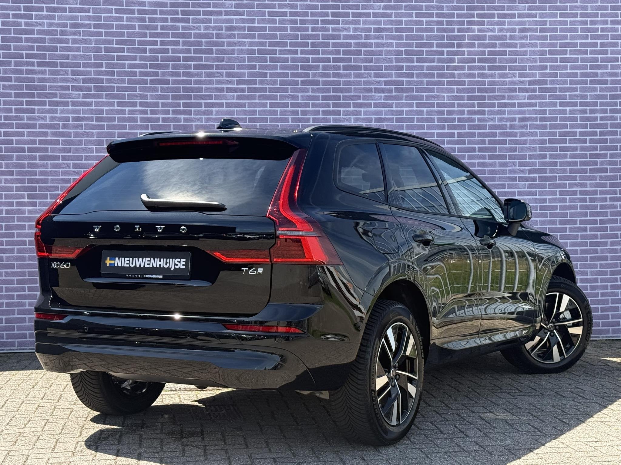 Volvo XC60 2.0 T6 Plug-in hybrid AWD Essential | Gratis Trek, Automaat, Gebruikt, Euro 6, 4 cilinders