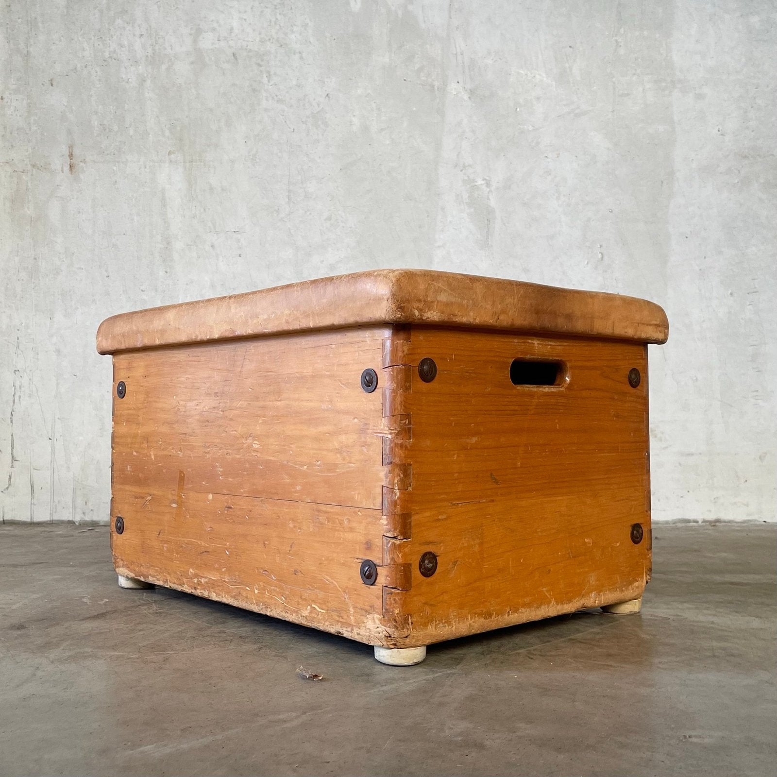 Oude gym turnkist, vintage turntoestel, gymnastiek, turnbok, Antiek en Kunst, Ophalen