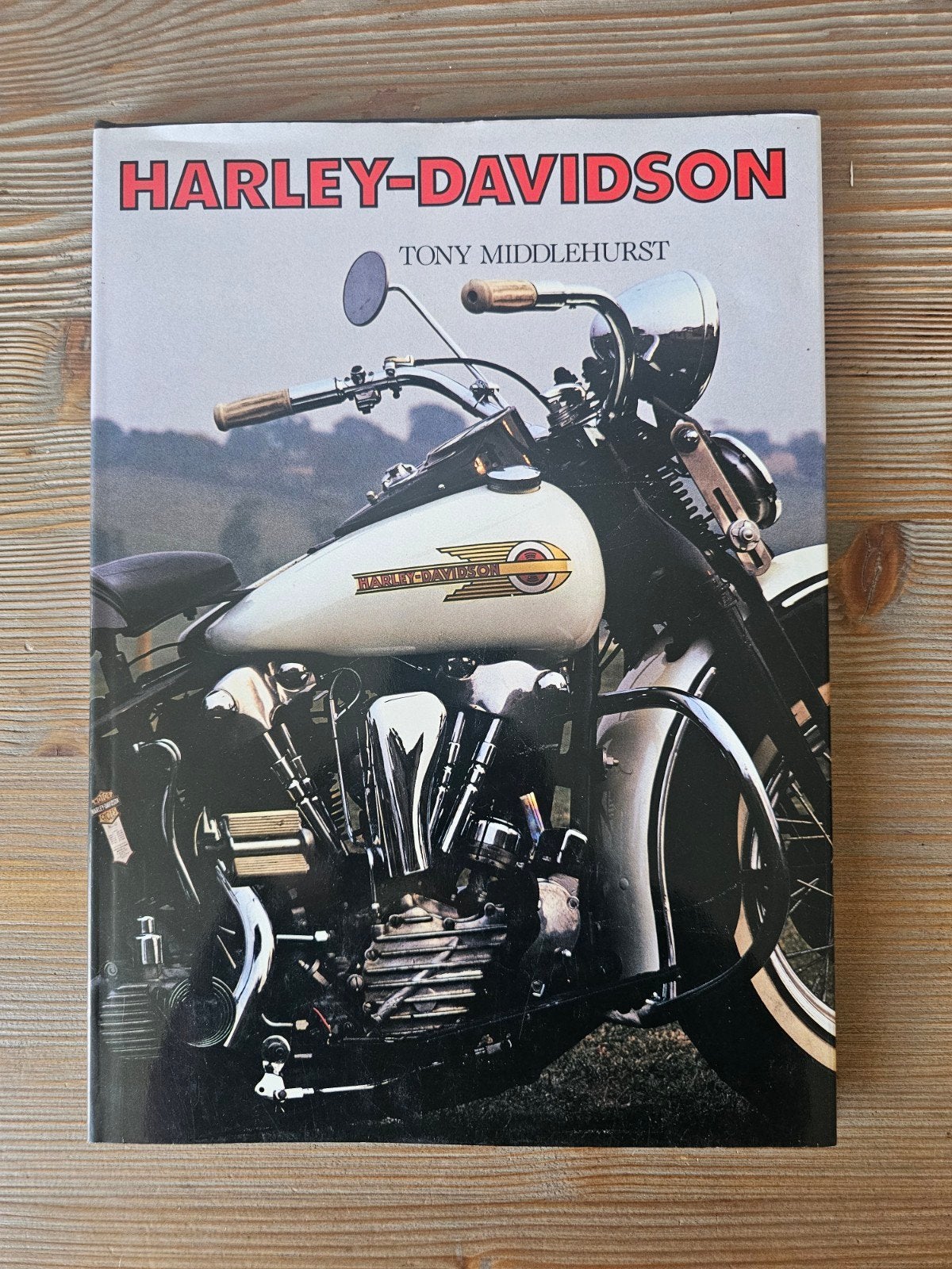 Harley-Davidson Boek - Tony Middlehurst, Ophalen of Verzenden, Zo goed als nieuw, Overige onderwerpen, Tony Middlehurst