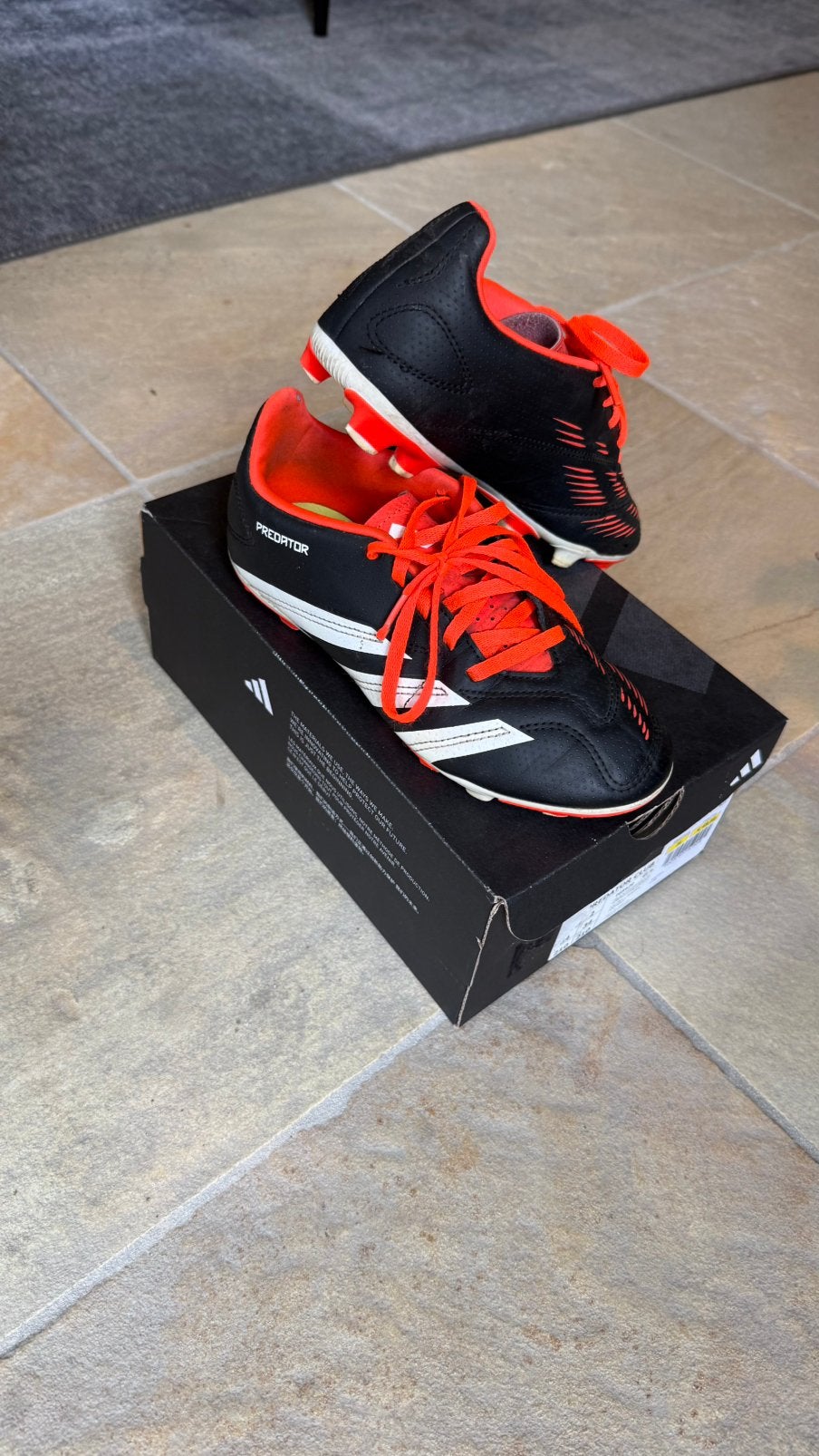 ZGAN Adidas Predator Club voetbalschoenen maat 34, Maat XS of kleiner, Schoenen, Ophalen of Verzenden, Zo goed als nieuw