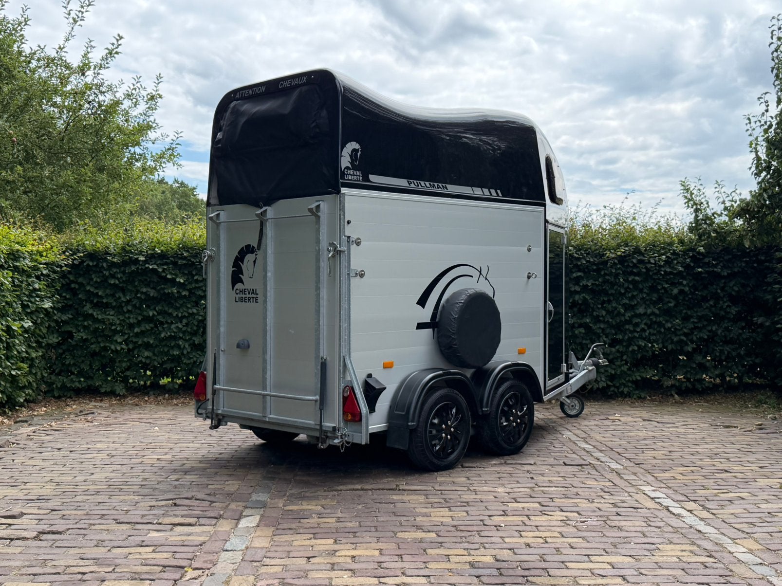 mooie 1.5 paards cheval liberte vol aluminium met zadelkamer, Ophalen, Aluminium, Zo goed als nieuw, 2-paards trailer