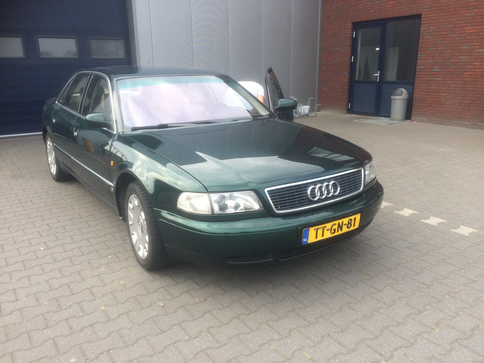 Audi A8 2.8 142KW AUT 1998 Groen lees text!, Auto's, 1535 kg, Origineel Nederlands, Particulier, 6 cilinders
