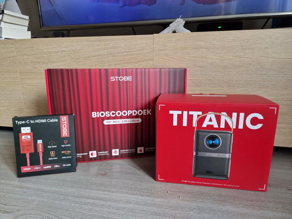 Stobe Titanic Mini Beamer met 100 inch Bioscoopdoek & Kabel, Audio, Tv en Foto, Beamers, HD (720), LED, Nieuw, Ophalen of Verzenden