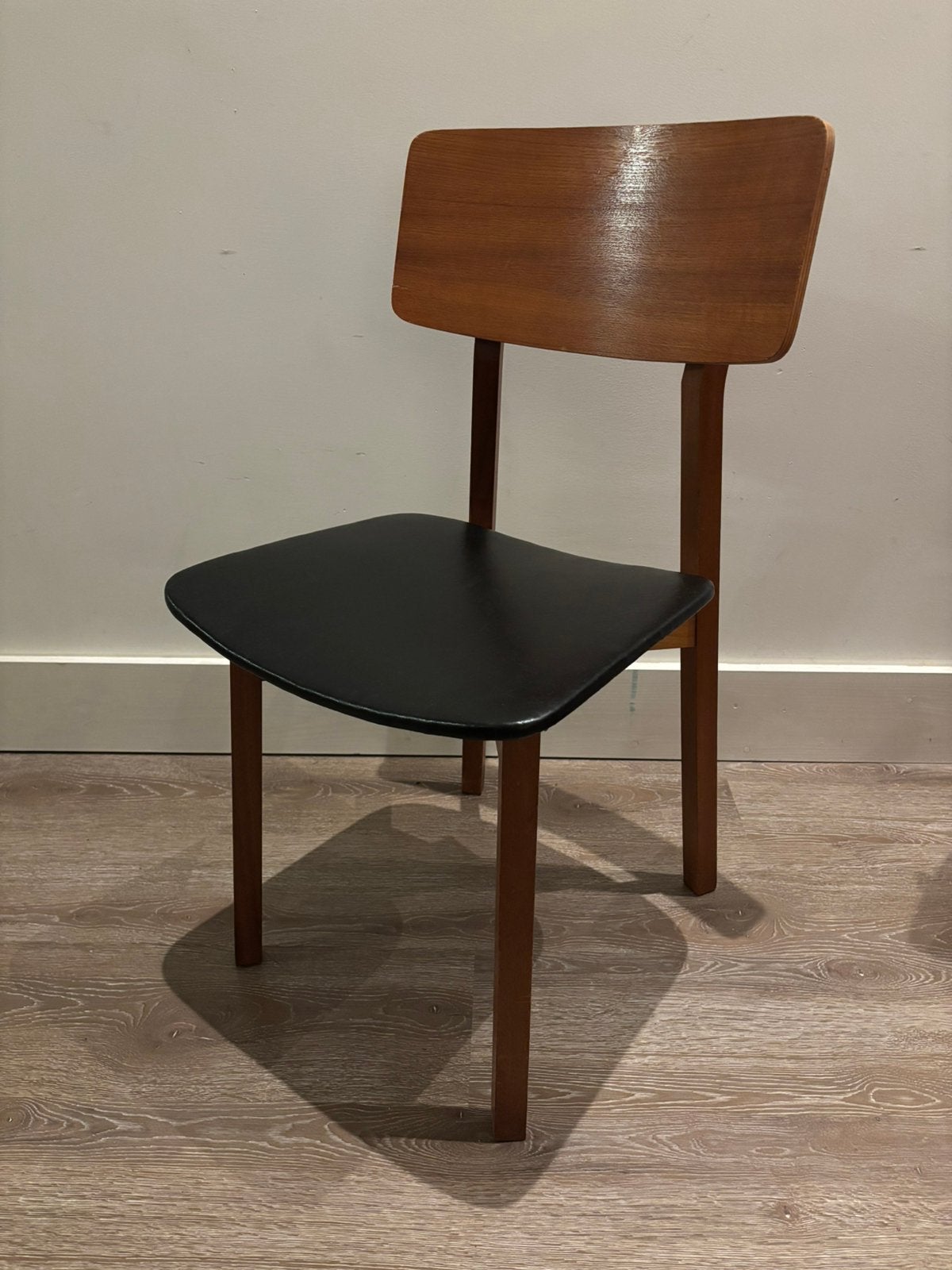 Twee vintage stoelen, Huis en Inrichting, Ophalen, Twee, Bruin, Zo goed als nieuw