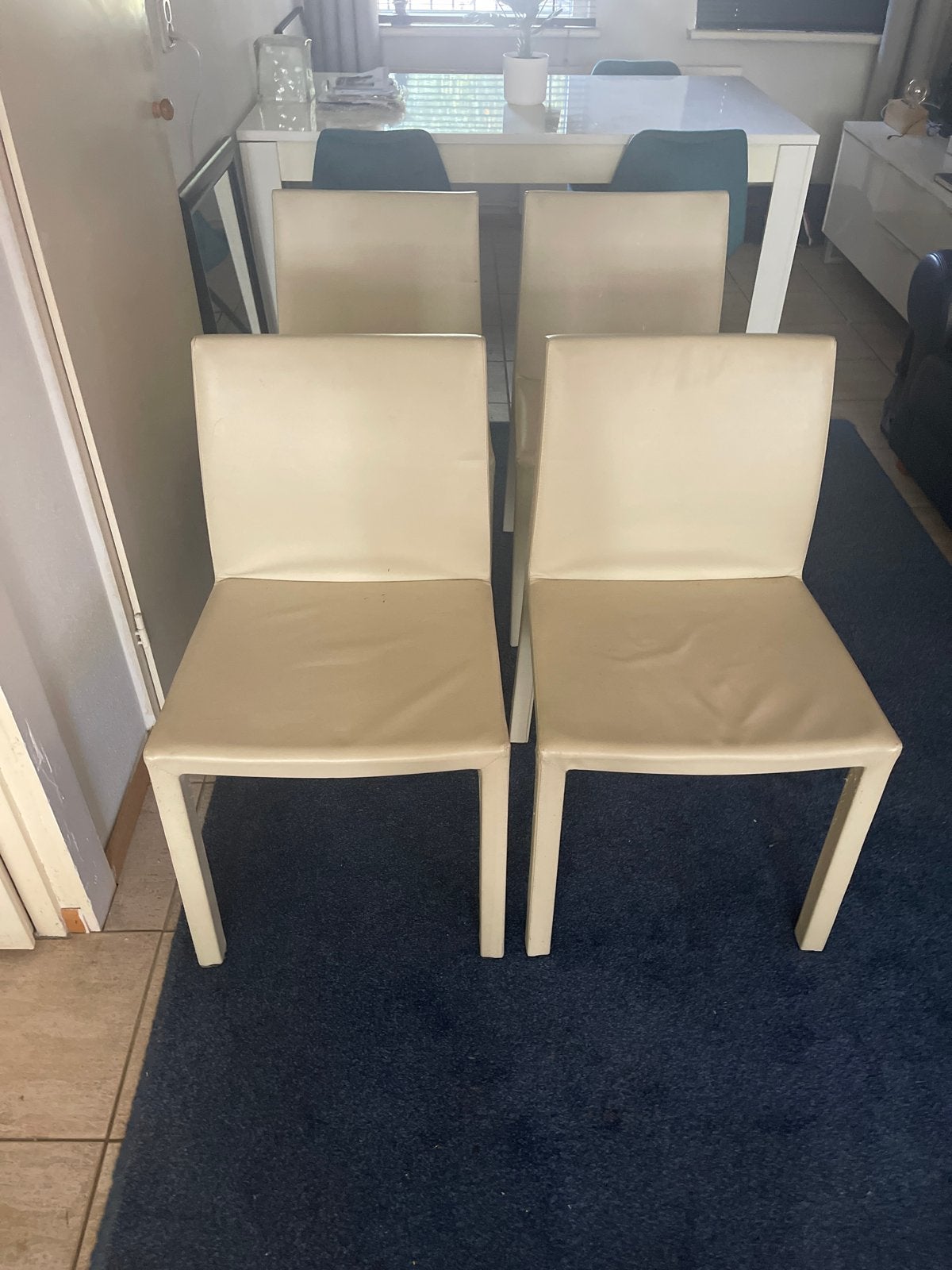 Set van 4 crèmekleurige eetkamerstoelen, Gebruikt, Overige kleuren, Leer, Ophalen of Verzenden