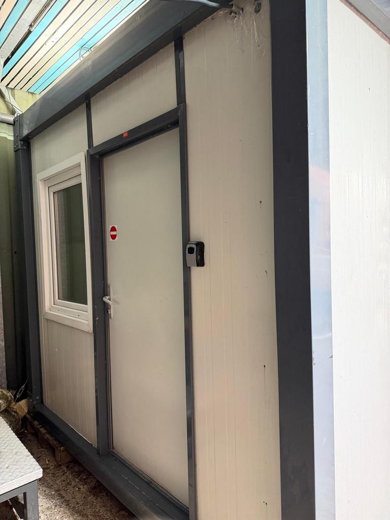 Woonunit 10M x 2.9M met slaap, keuken, douche- en woonge, Doe-het-zelf en Verbouw, Bouwketen en Schaftketen, Ophalen, Gebruikt